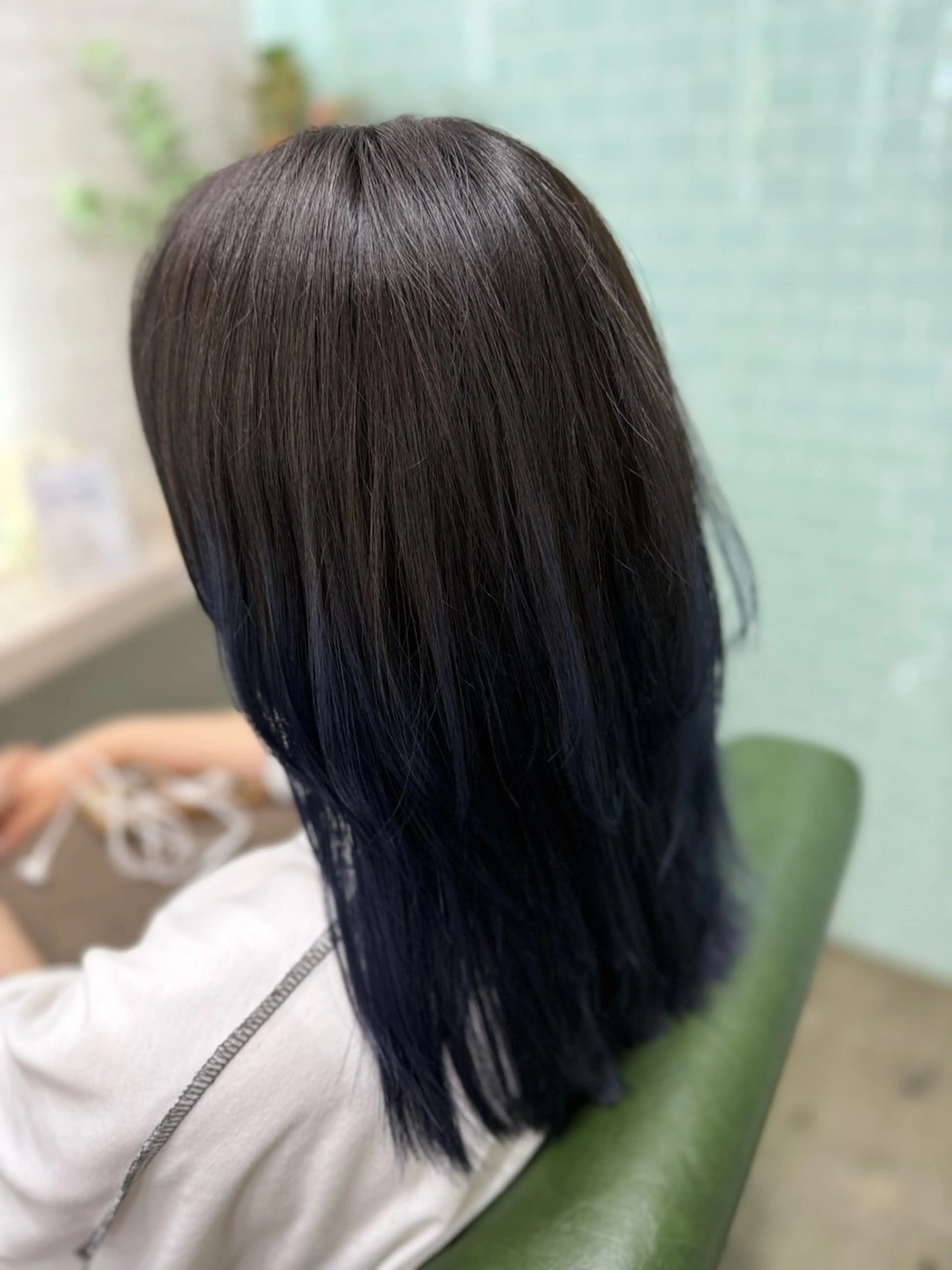 セミロング カラー 黒髪 ブルーカラー ブルーブラック ネイビーカラー レイヤーカット カット ヘアカラー トリートメント ヘッドスパ 🕊髪質改善縮毛矯正 /艶髪/関内🕊あべのヘアスタイル