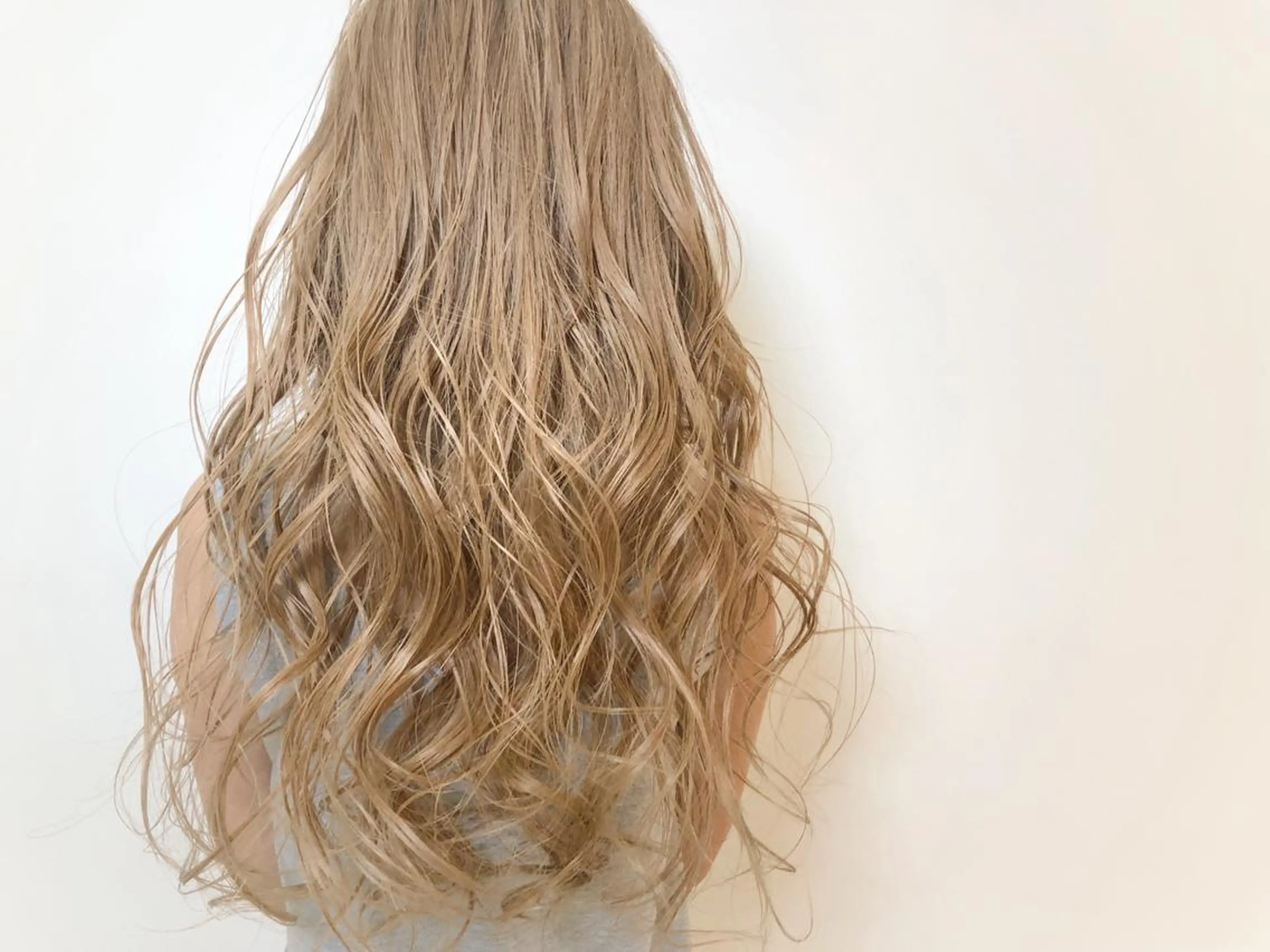 ロング カラー 加藤 利基のヘアスタイル