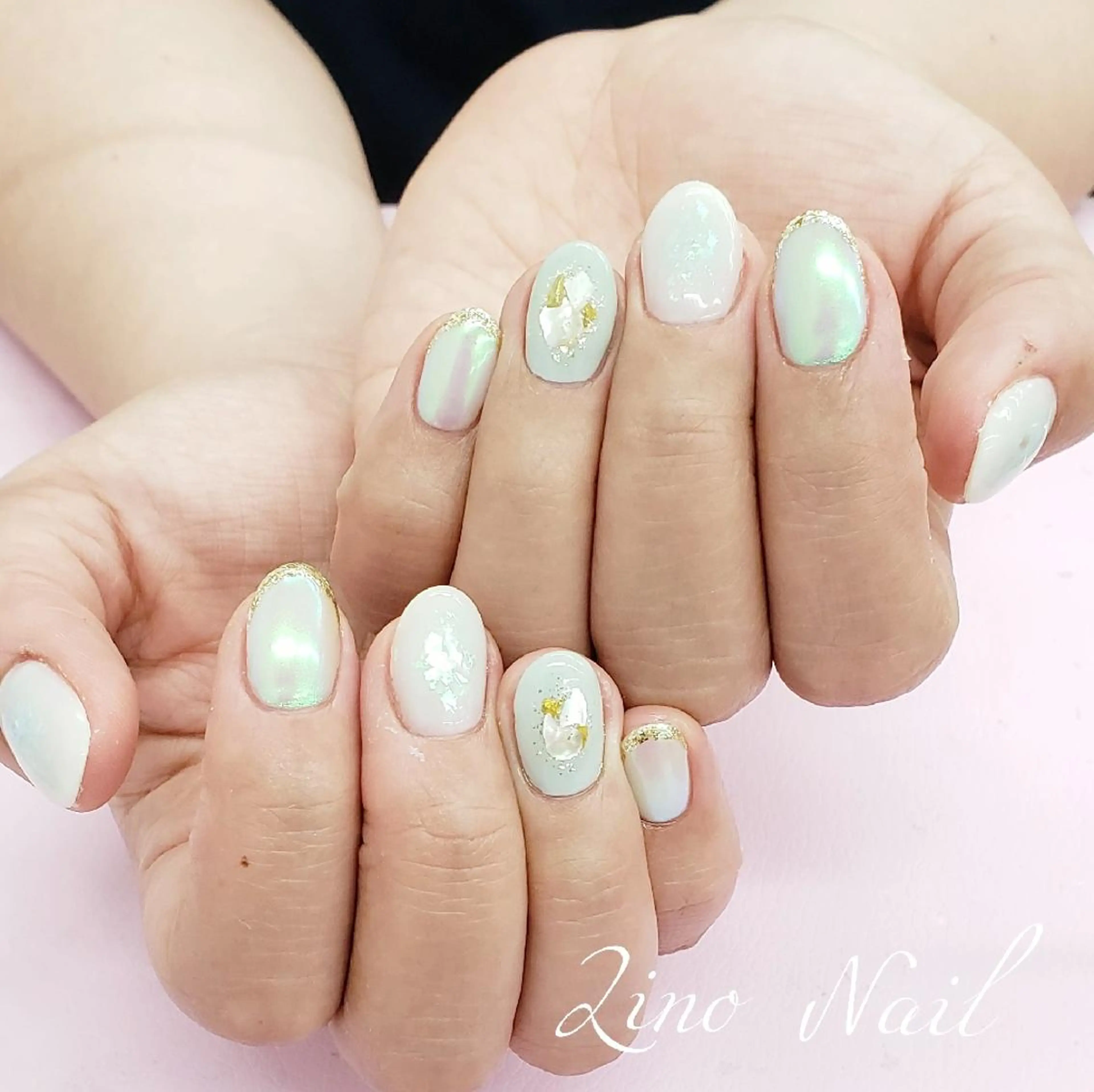 ネイル オーロラネイル カジュアル ジェルネイル グリーン キラキラネイル ハンドネイル Lino Nailのネイルデザイン