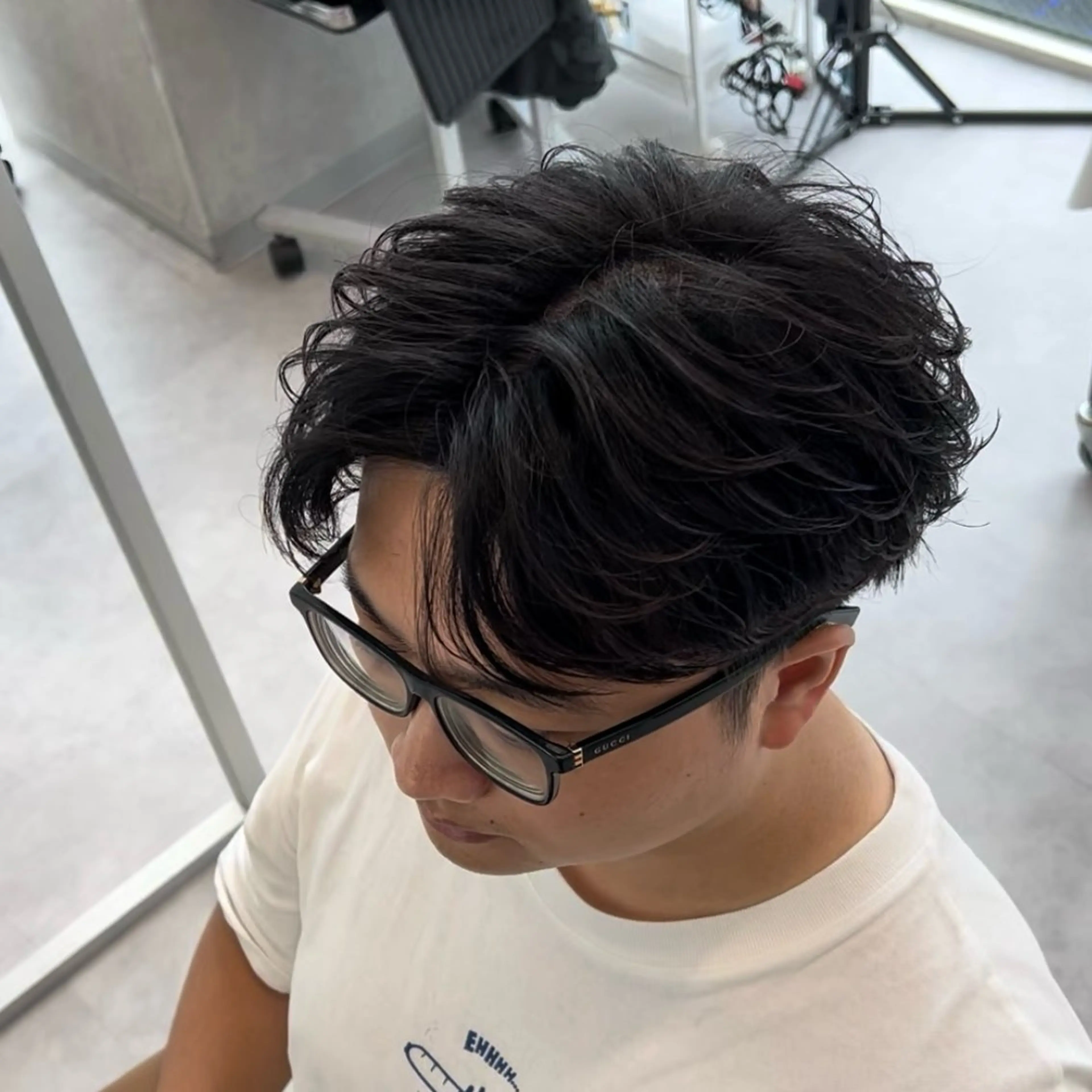 ミディアム パーマ メンズ ミディアムパーマ フェザーパーマ メンズパーマ フェザー/ゆるふわ パーマ/鐘ヶ江 航青のヘアスタイル