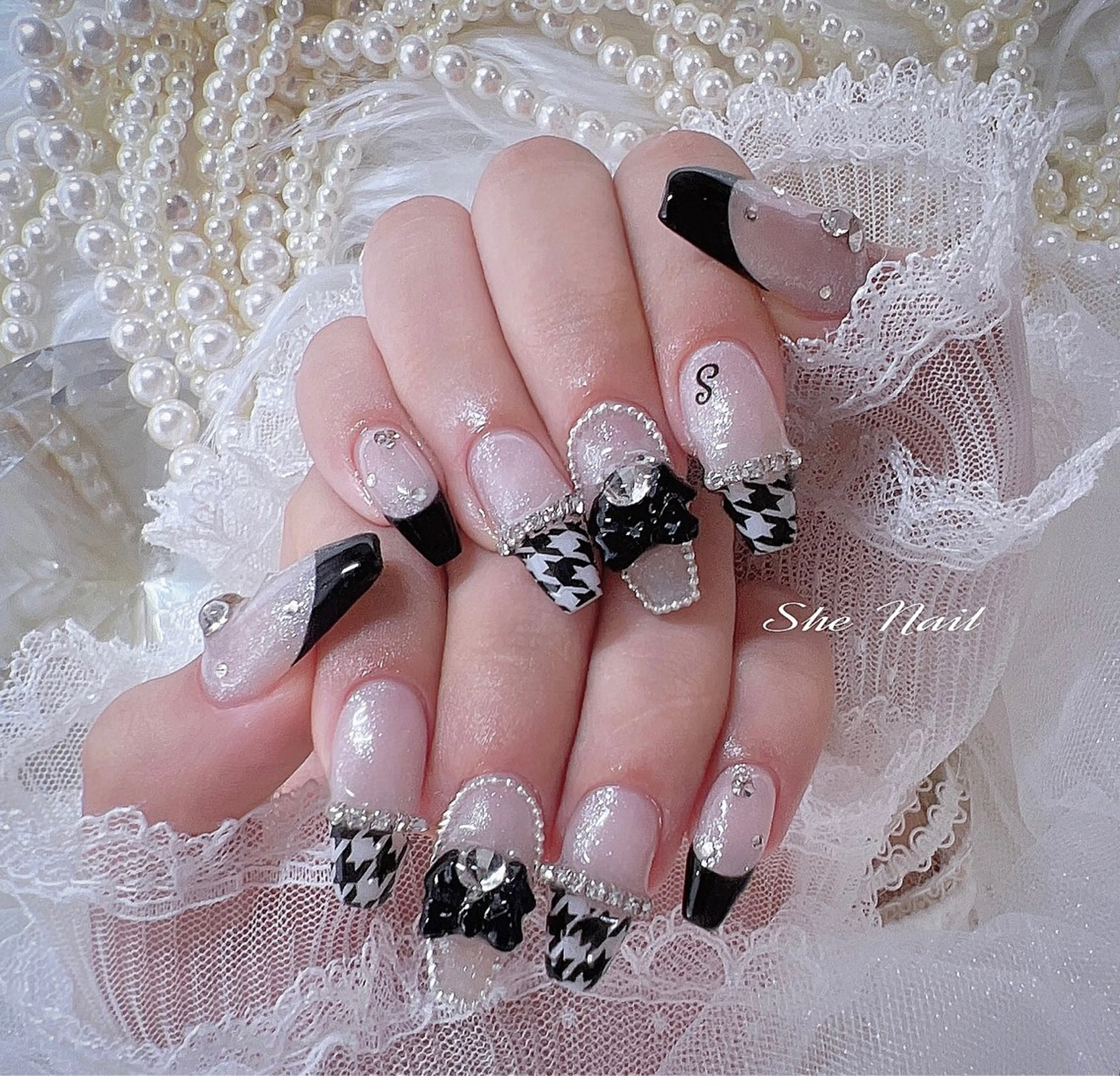 ネイル チークネイル 長さ出し グラデーション ラメ(グリッター) ラメグラデーション ハンドネイル She   Nail所属・ISA_ BELLAのネイルデザイン