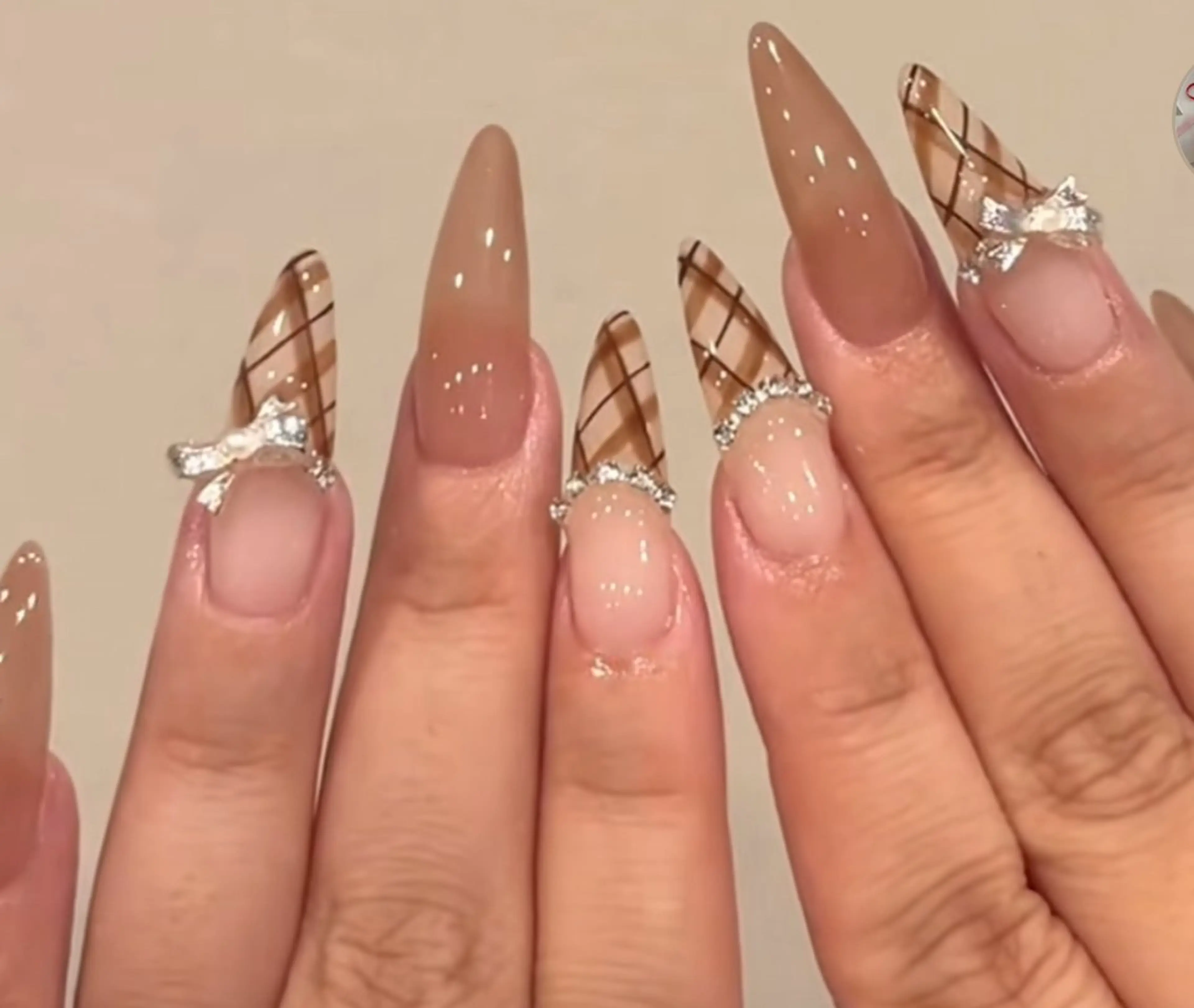 ネイル アートネイル 長さ出し ジェルネイル マグネットネイル ニュアンスネイル Kanao_ CloudyChanのネイルデザイン