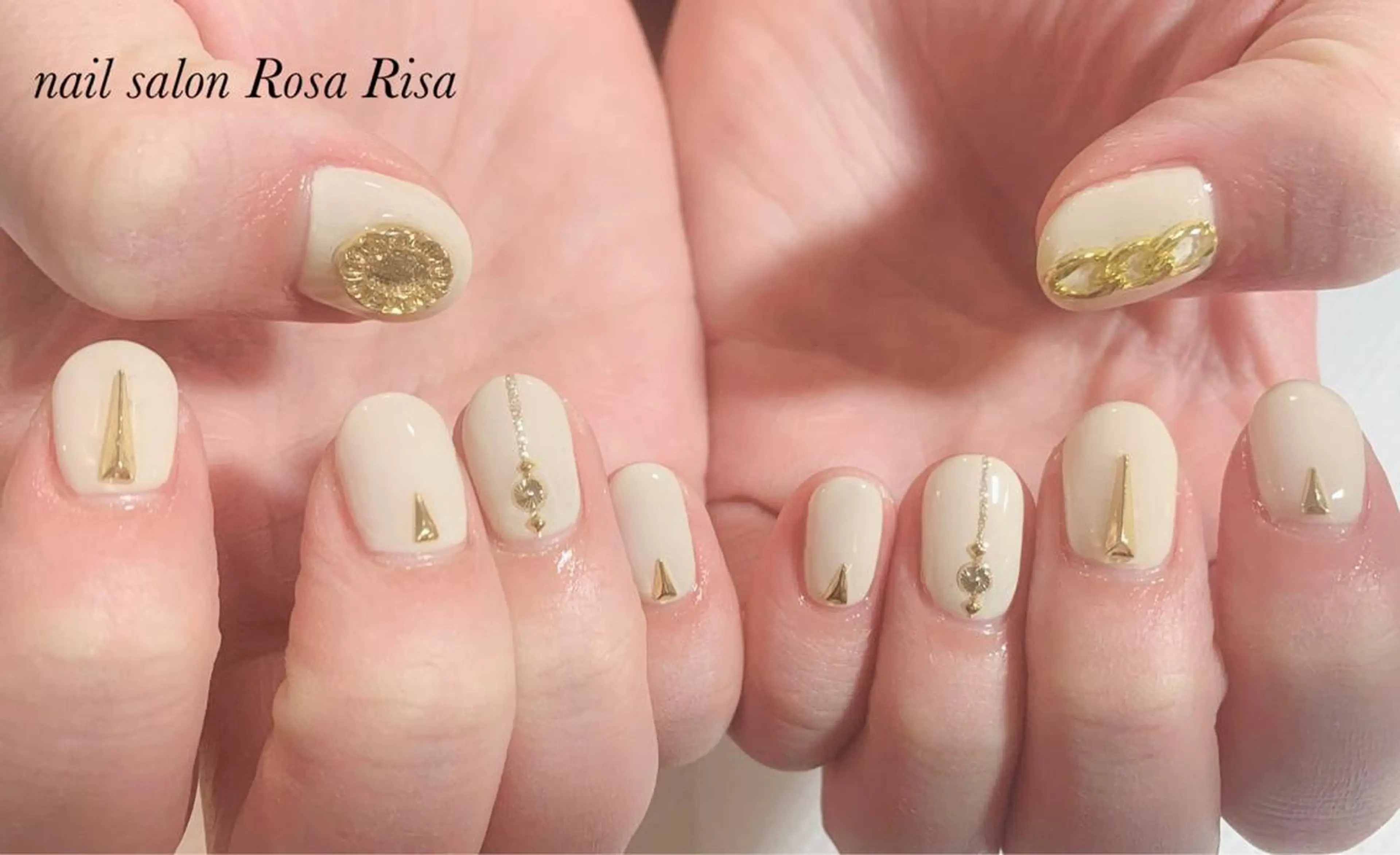 ショート ネイル ゴールド ネイルスタジオ シェイクユアハンズのネイルデザイン