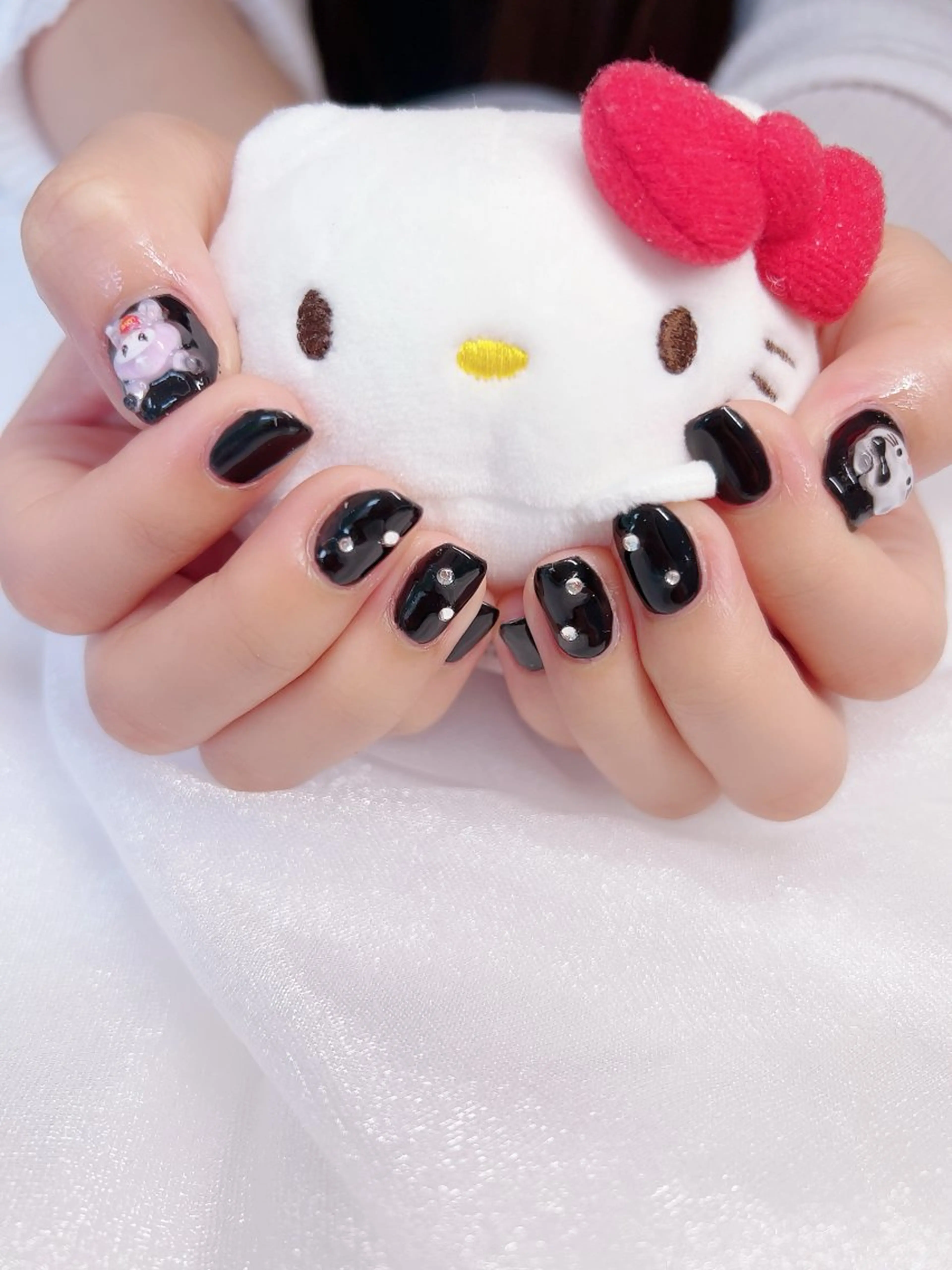 ネイル HENECY🍓 momokaのネイルデザイン