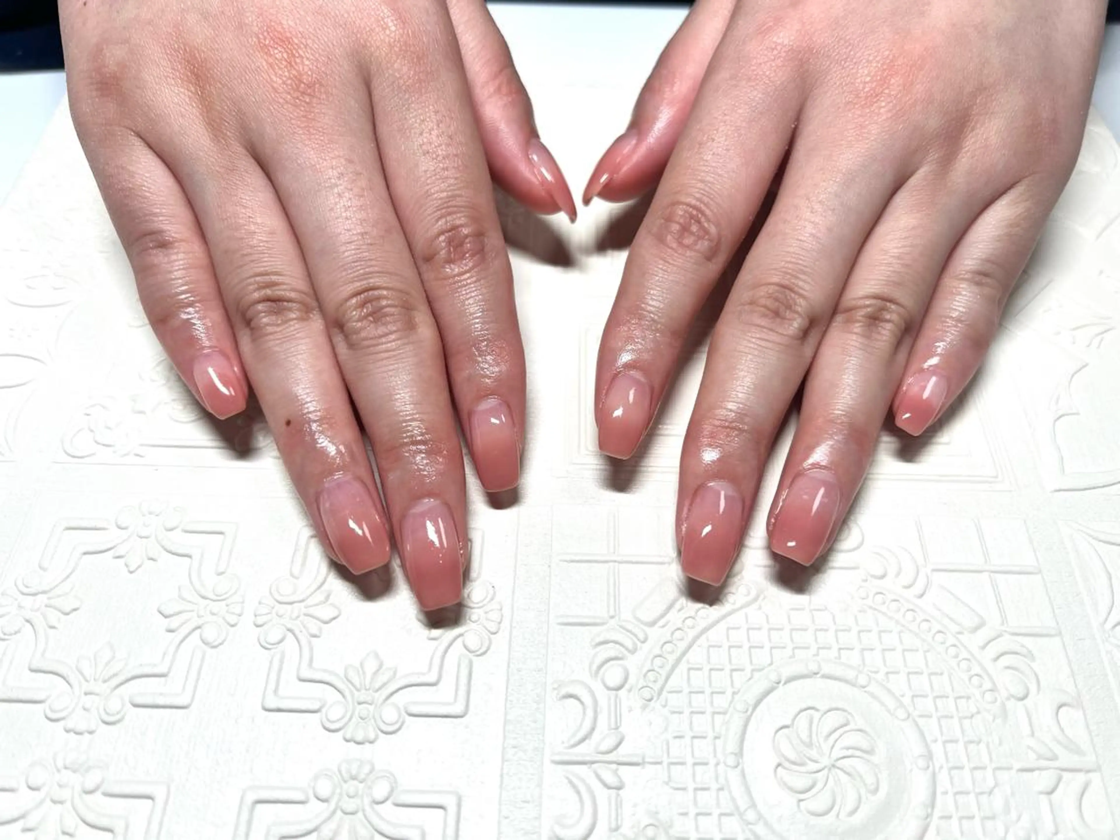 ミディアム 渋谷　Laugh 8301のネイルデザイン