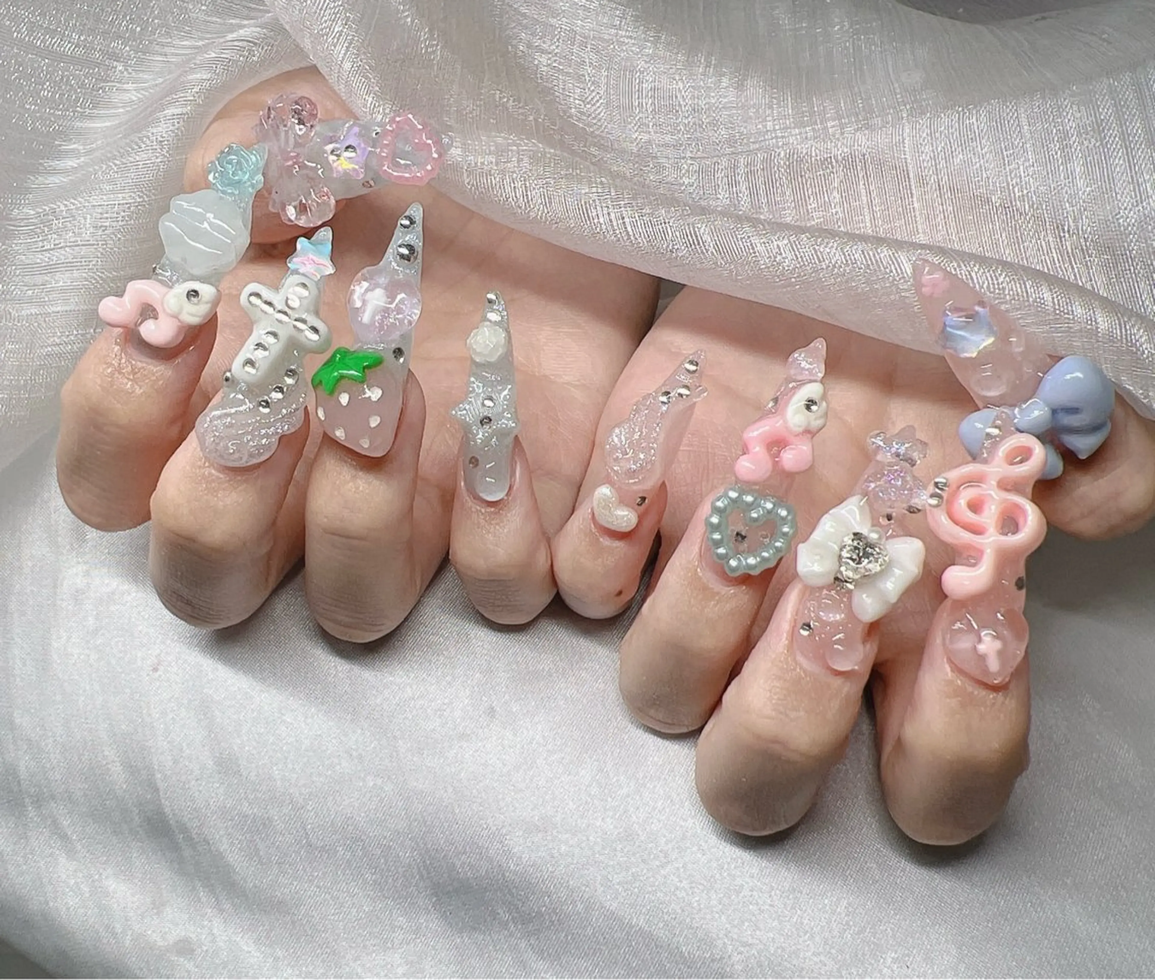 ネイル ハンドネイル Lee Nailsのネイルデザイン