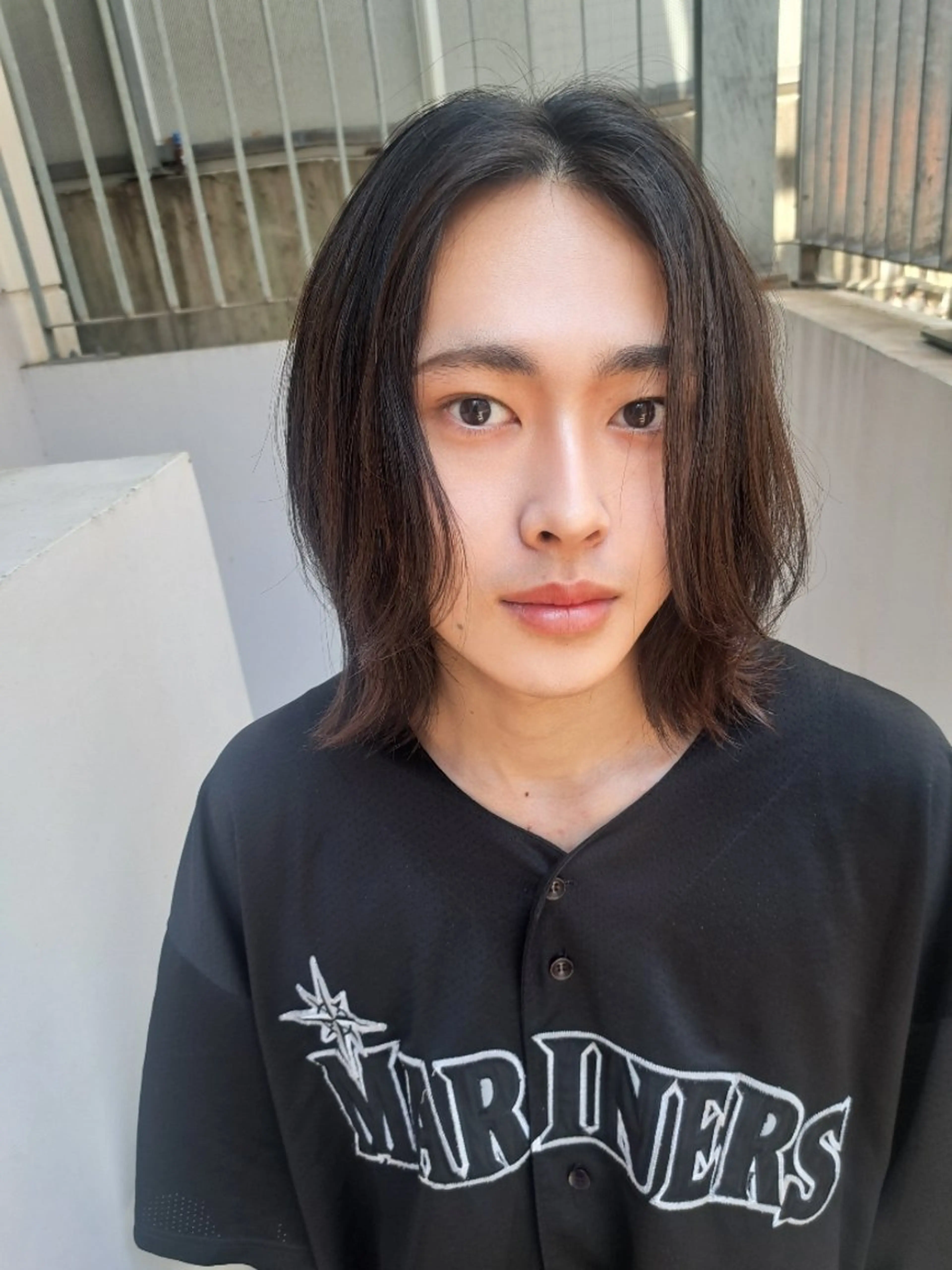 メンズ メンズ ヘアメイク  ハイトーン キャロのヘアスタイル