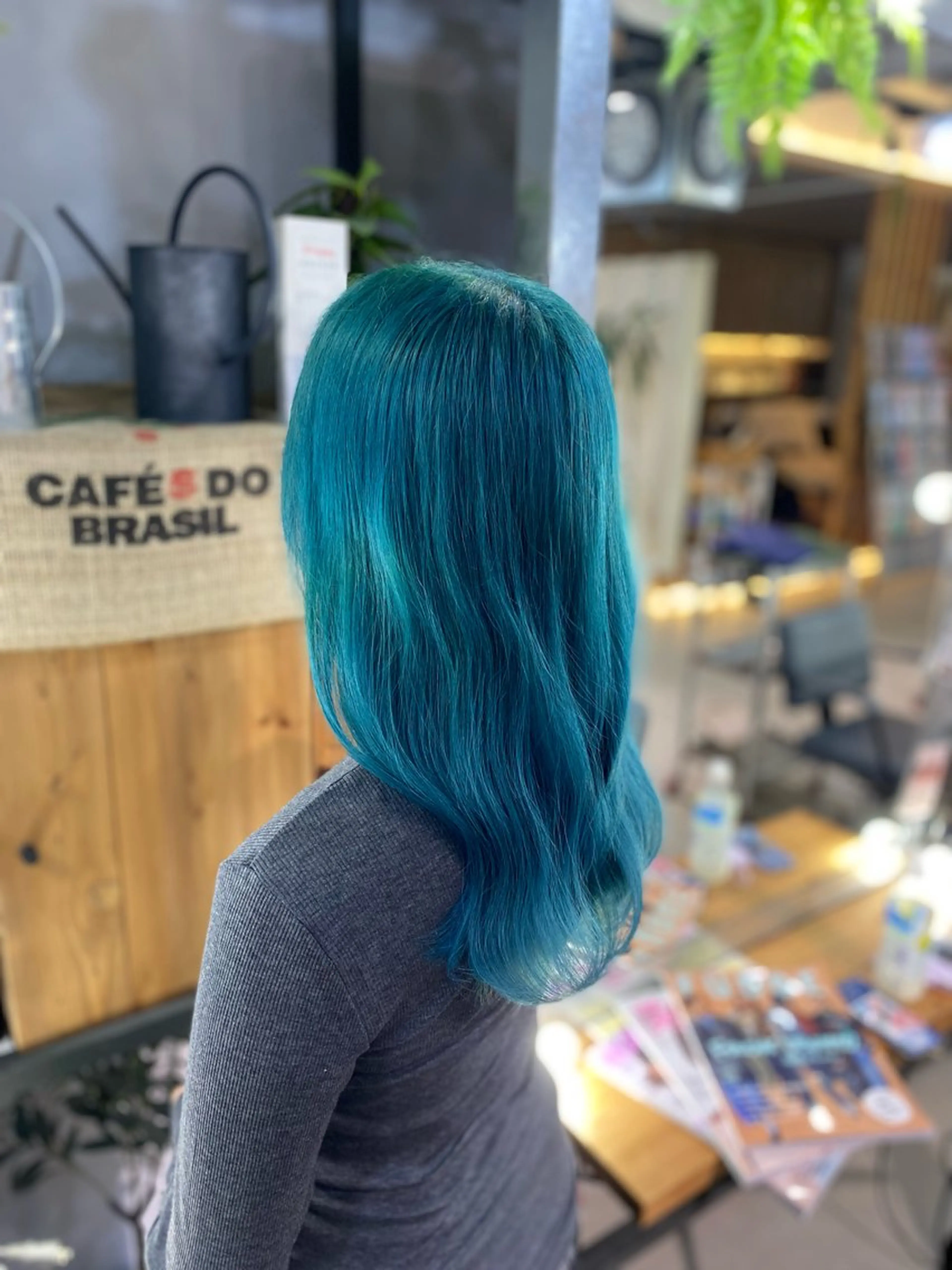 セミロング カラー ブルーカラー 伊藤 裕也のヘアスタイル