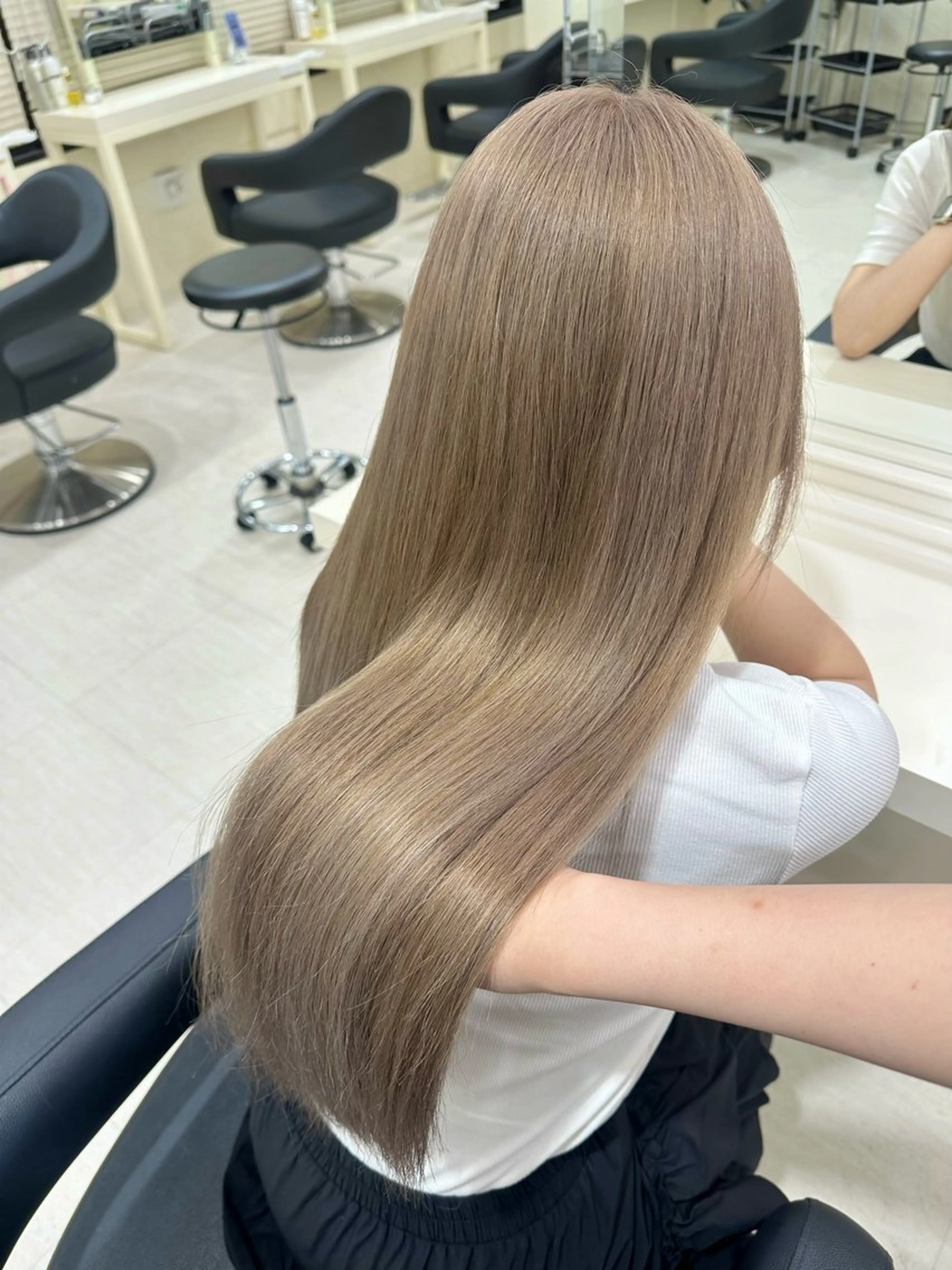 【明るめカラー、色落ちまで待つ綺麗にしたい方メニューに迷ったらコレ💡】ブリーチありWカラー🎀💫の写真