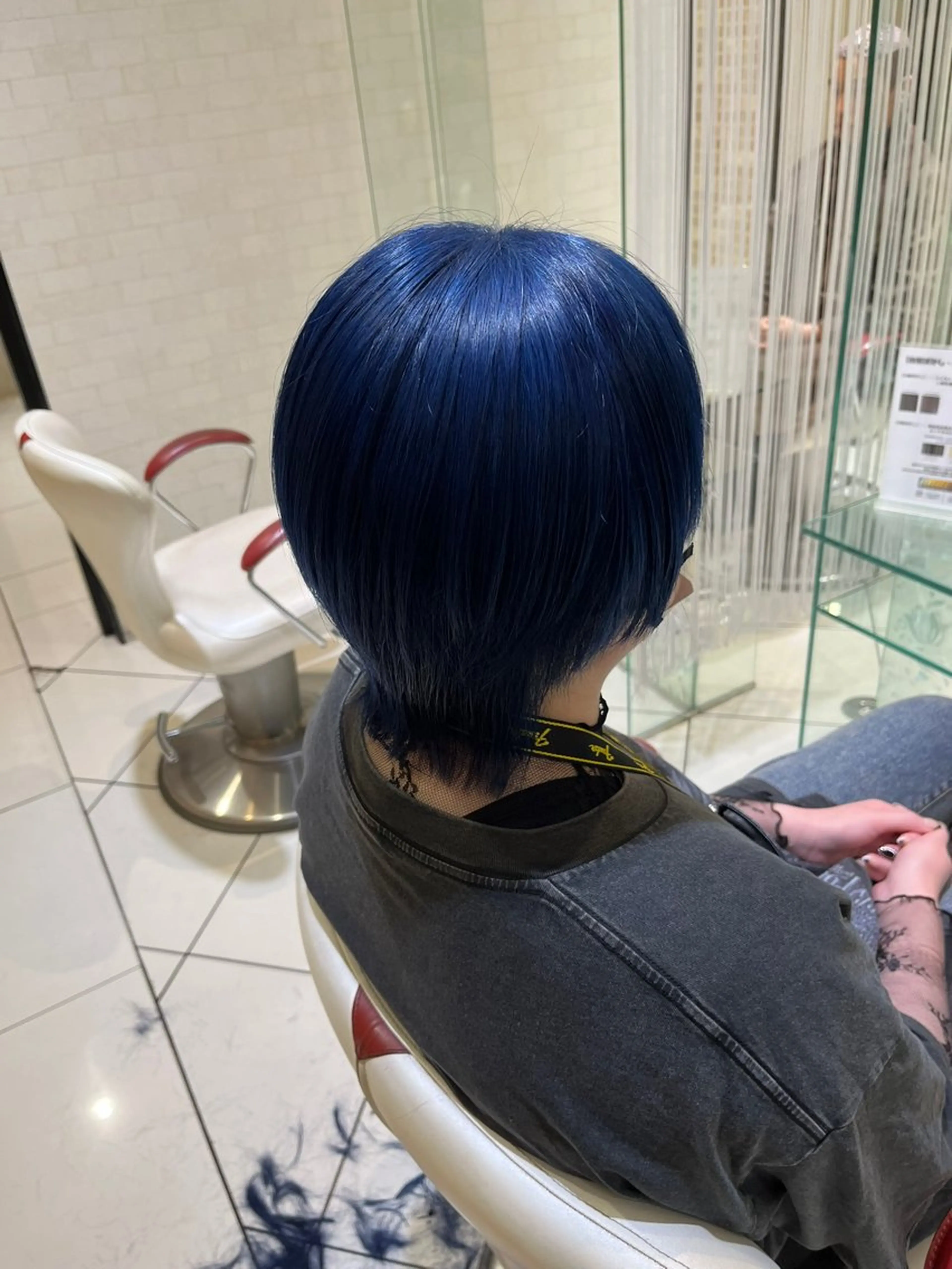 ショート カラー ブリーチ ケアブリーチ デザインカラー ネイビーカラー ウルフカット ヘアカラー トリートメント 髪質改善美容師 鈴木のヘアスタイル