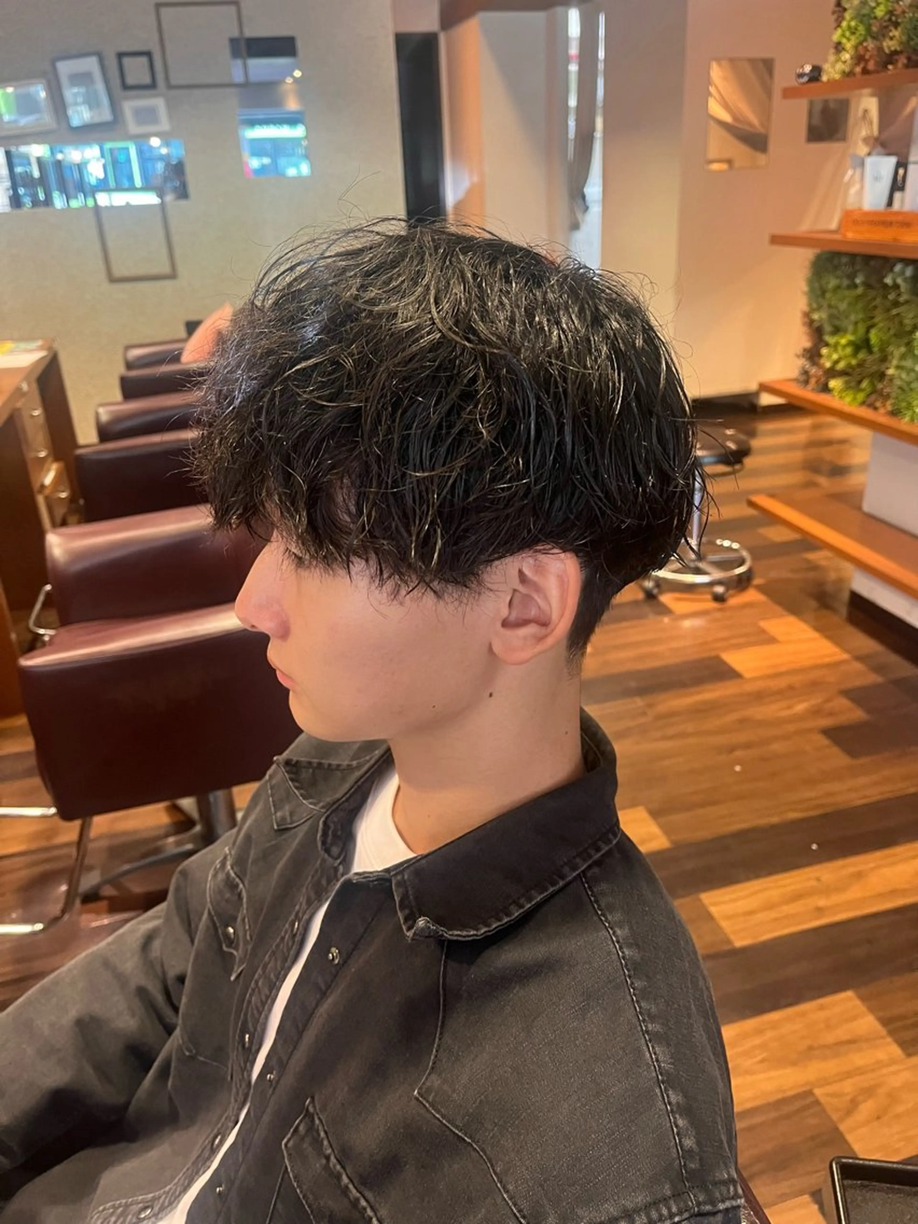 カラー メンズ よしだ しおりのヘアスタイル