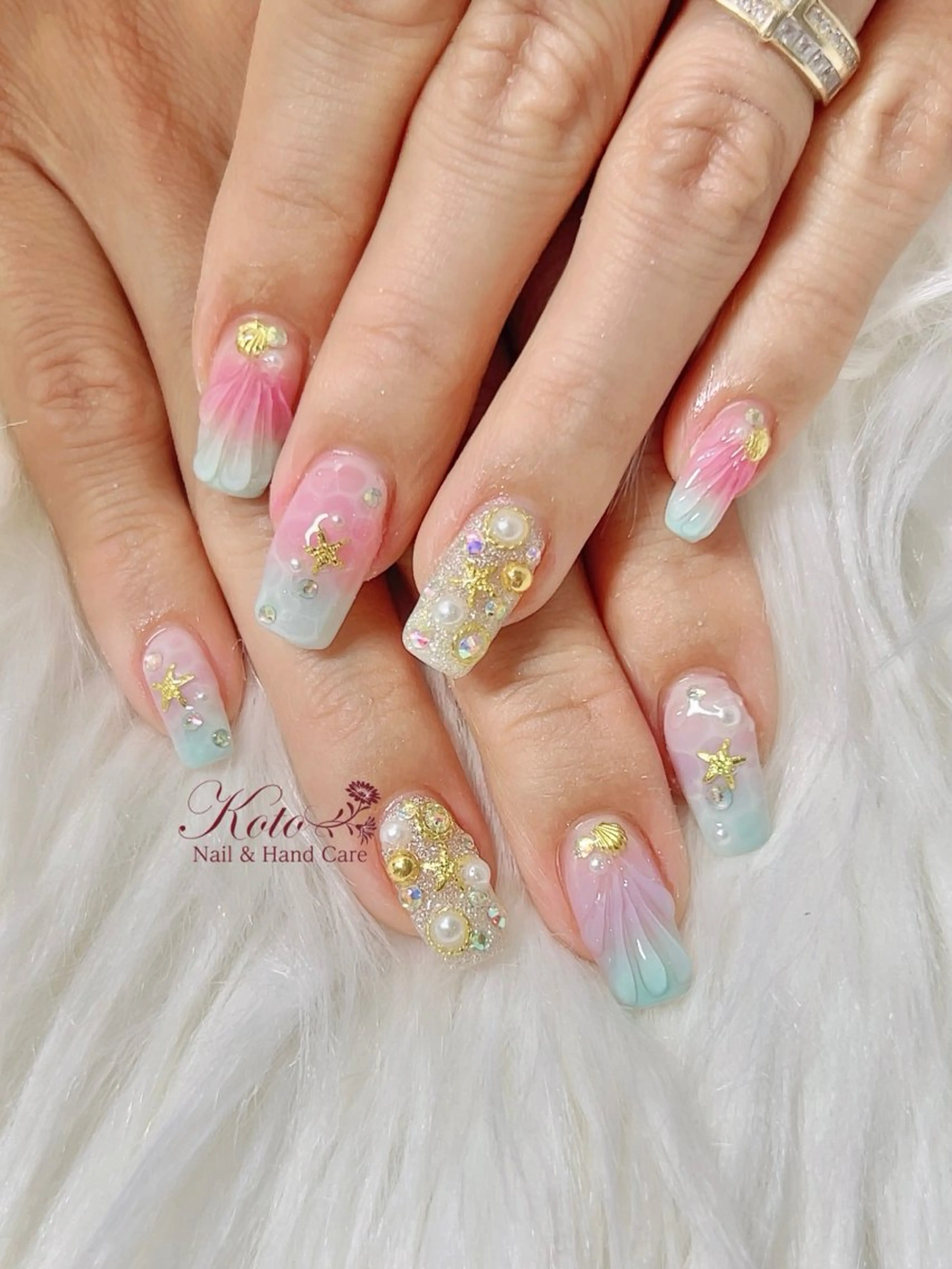 ネイル 長さ出し ジェルネイル 持ち込み ニュアンスネイル 赤色 ハンドネイル Nail Salon KOTOのネイルデザイン