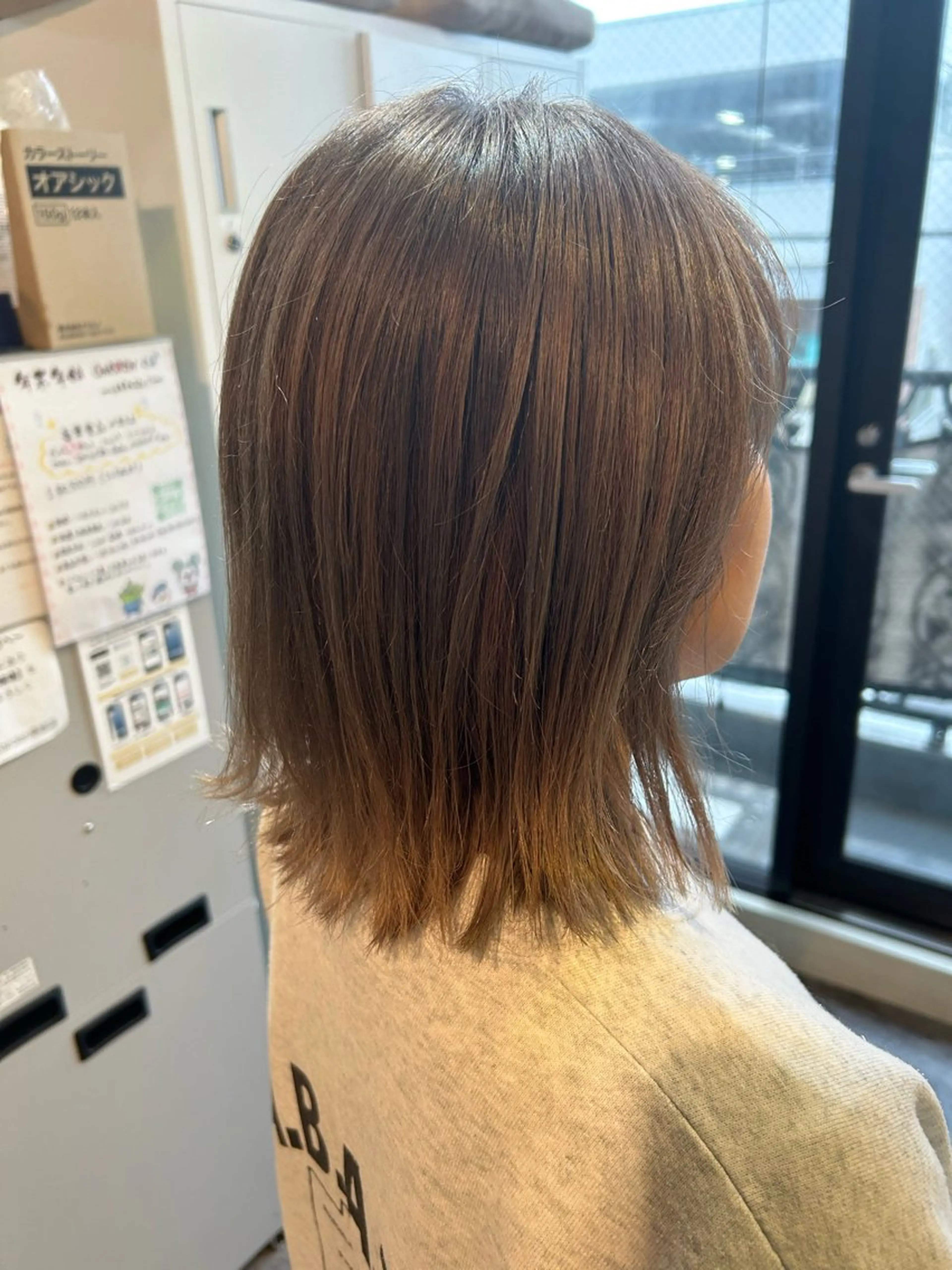 ミディアム カラー ベージュカラー ミルクティーベージュ ヤマダ タケトのヘアスタイル
