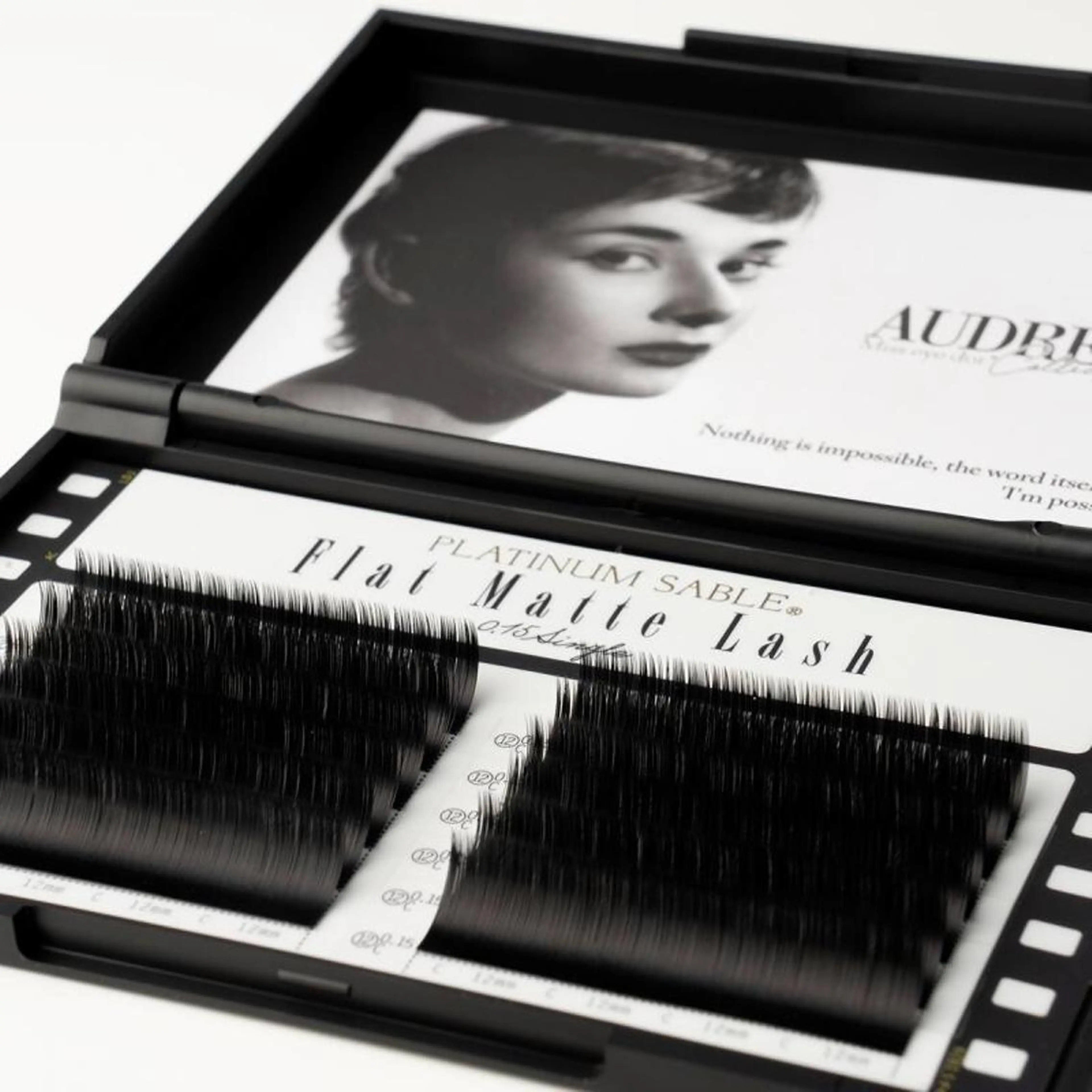 マツエク・マツパ フラットラッシュ Sia.   大阪梅田茶屋町店所属・まつパ/まつエク Sia.茶屋町店のマツエク・マツパデザイン