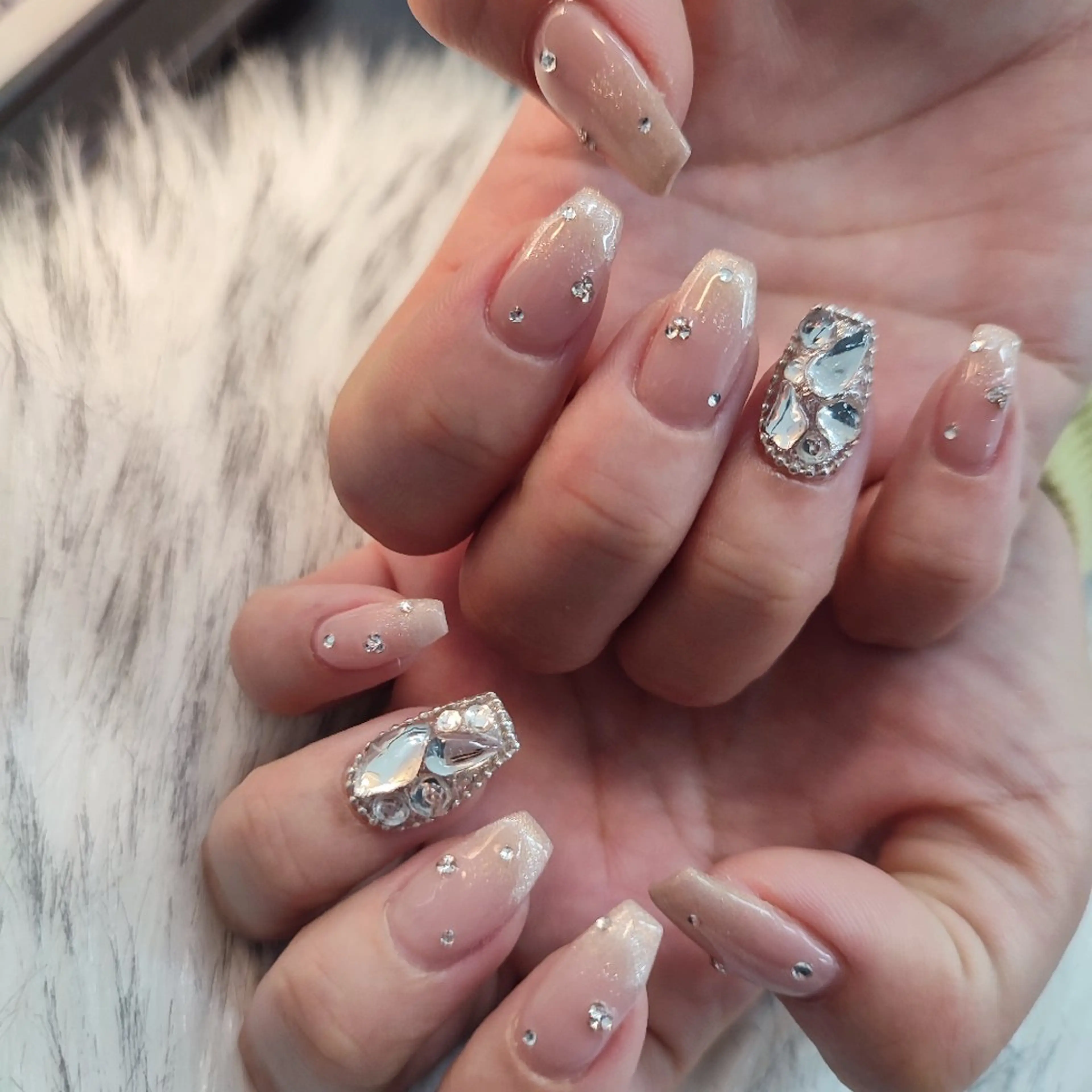 ネイル ハンドネイル RUNWAY 　　の眉毛・アイブロウイメージ