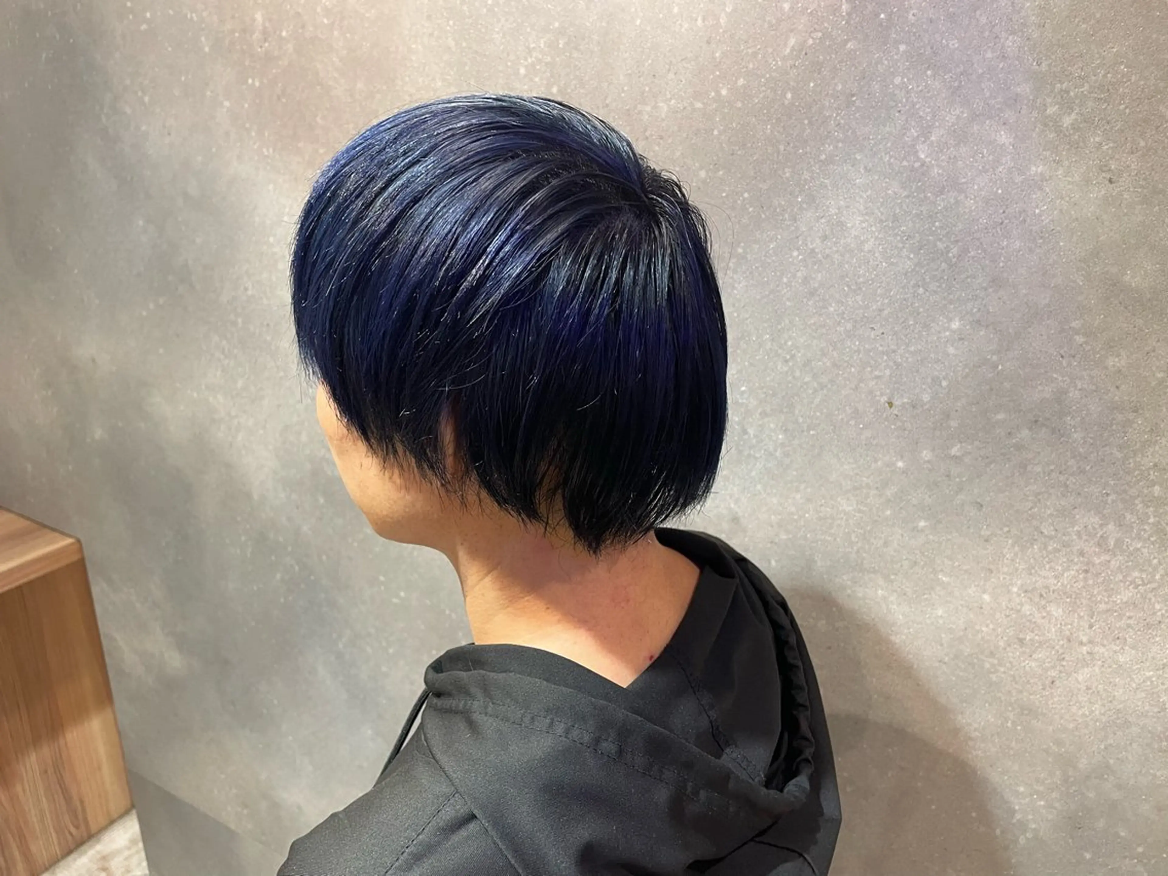 カラー ネイビーカラー ヘアカラー 派手髪推し活美容師 つや。のヘアスタイル