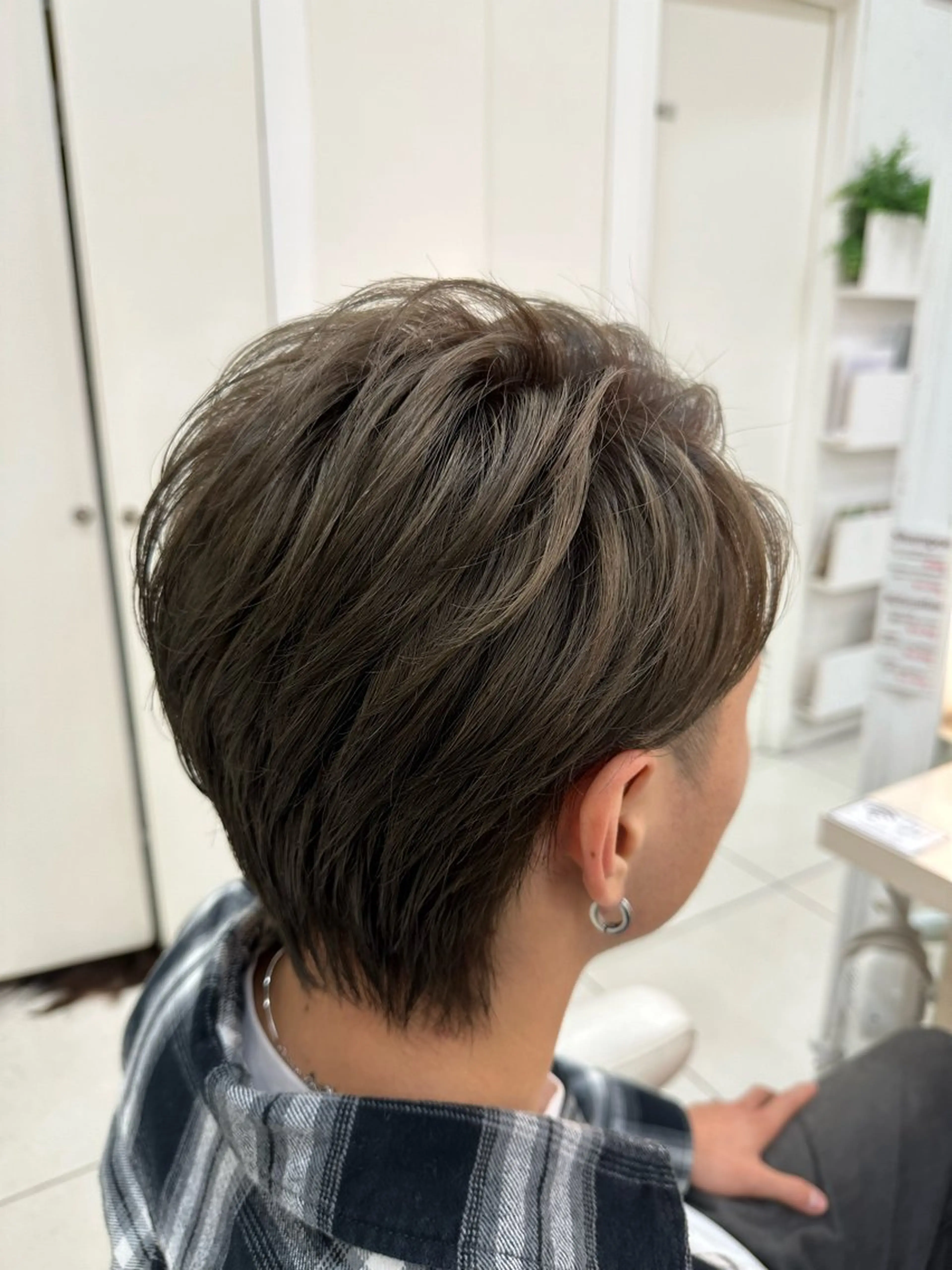 メンズ メンズブリーチ カット ヘアカラー 伊佐 愛のヘアスタイル