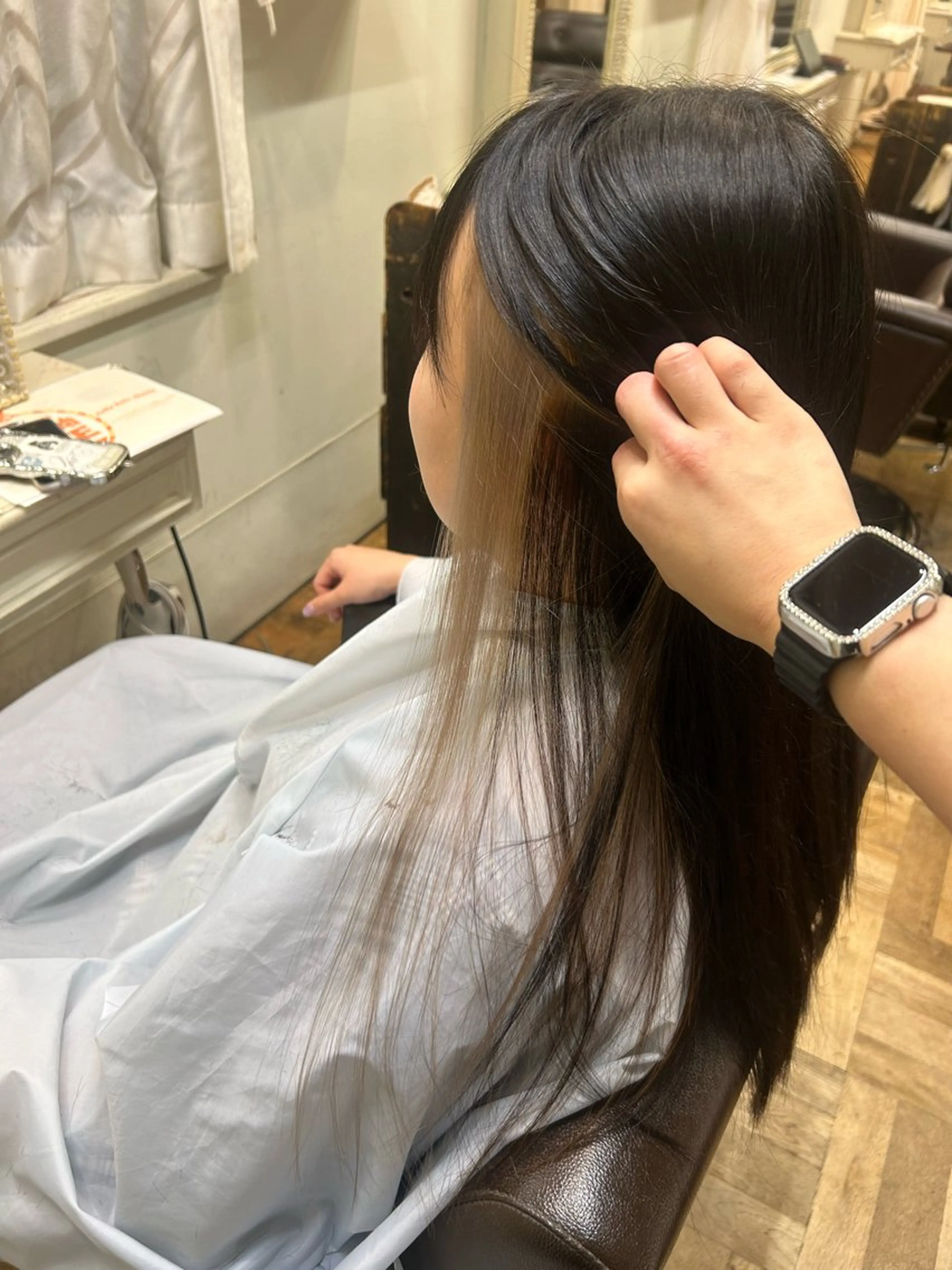 カラー ベージュカラー イヤリングカラー ホワイトベージュ 福井 愛瑠のヘアスタイル