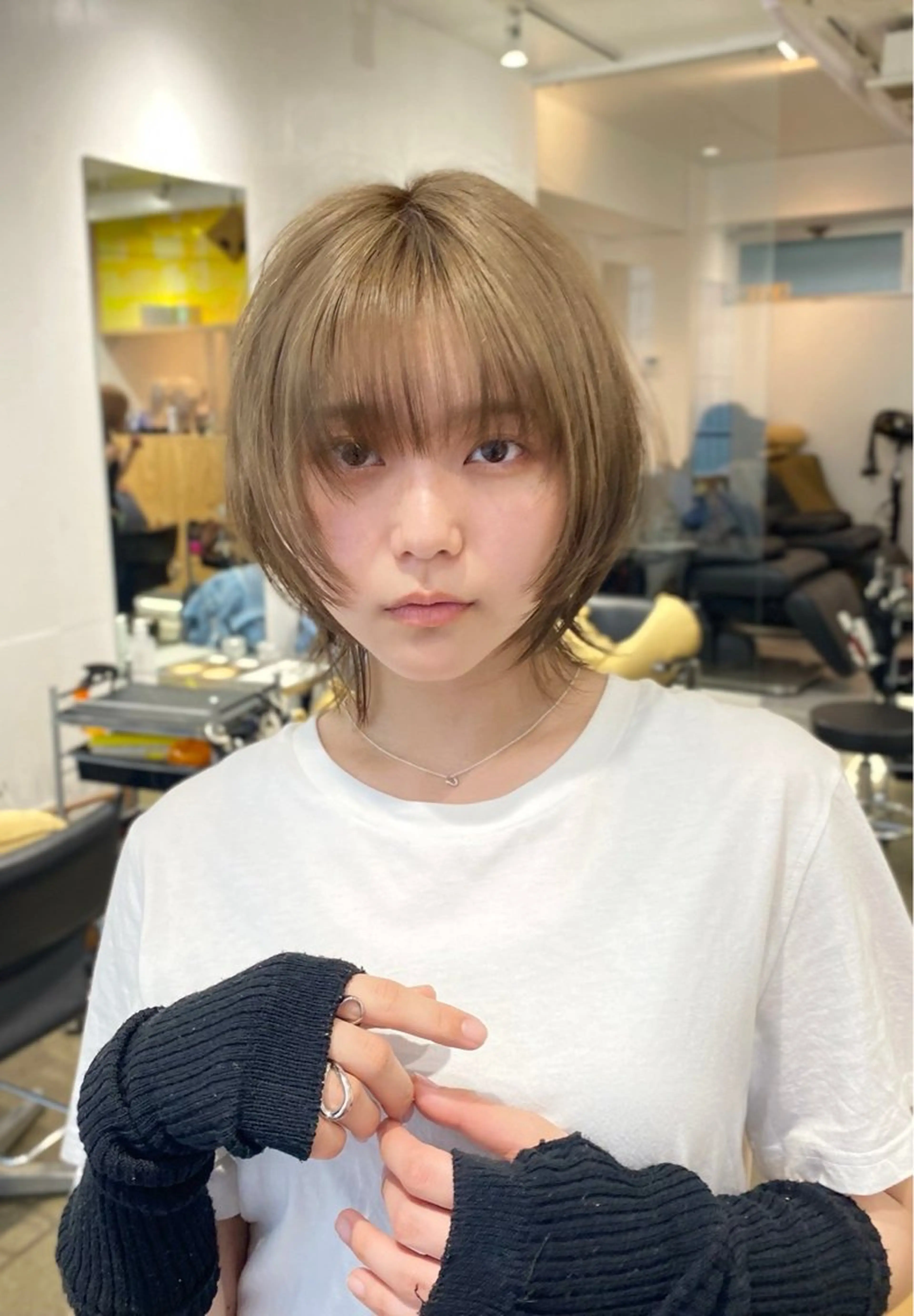 ショート カラー ベージュカラー ミルクティーベージュ 小顔カット ウルフカット カット ヘアカラー トリートメント ヘアセット SALOWIN新宿三丁目【サロウィン】所属・レイヤー🔶髪質改善 🔶透明感カラー青木のヘアスタイル