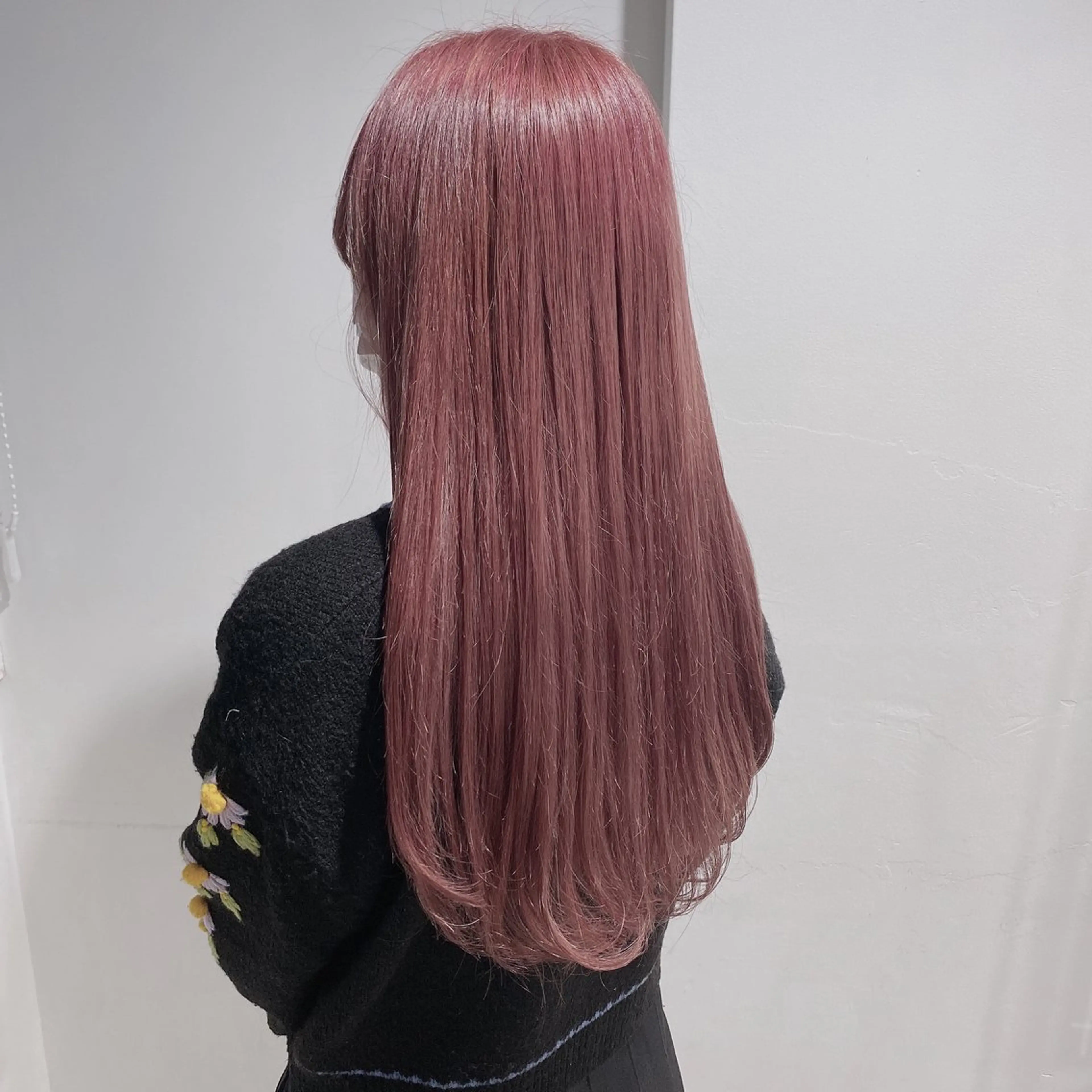 ロング カラー ヘアカラー トリートメント ヘッドスパ ヘアセット 韓国レイヤー🕊️ 柔らかベージュ🧸のヘアスタイル