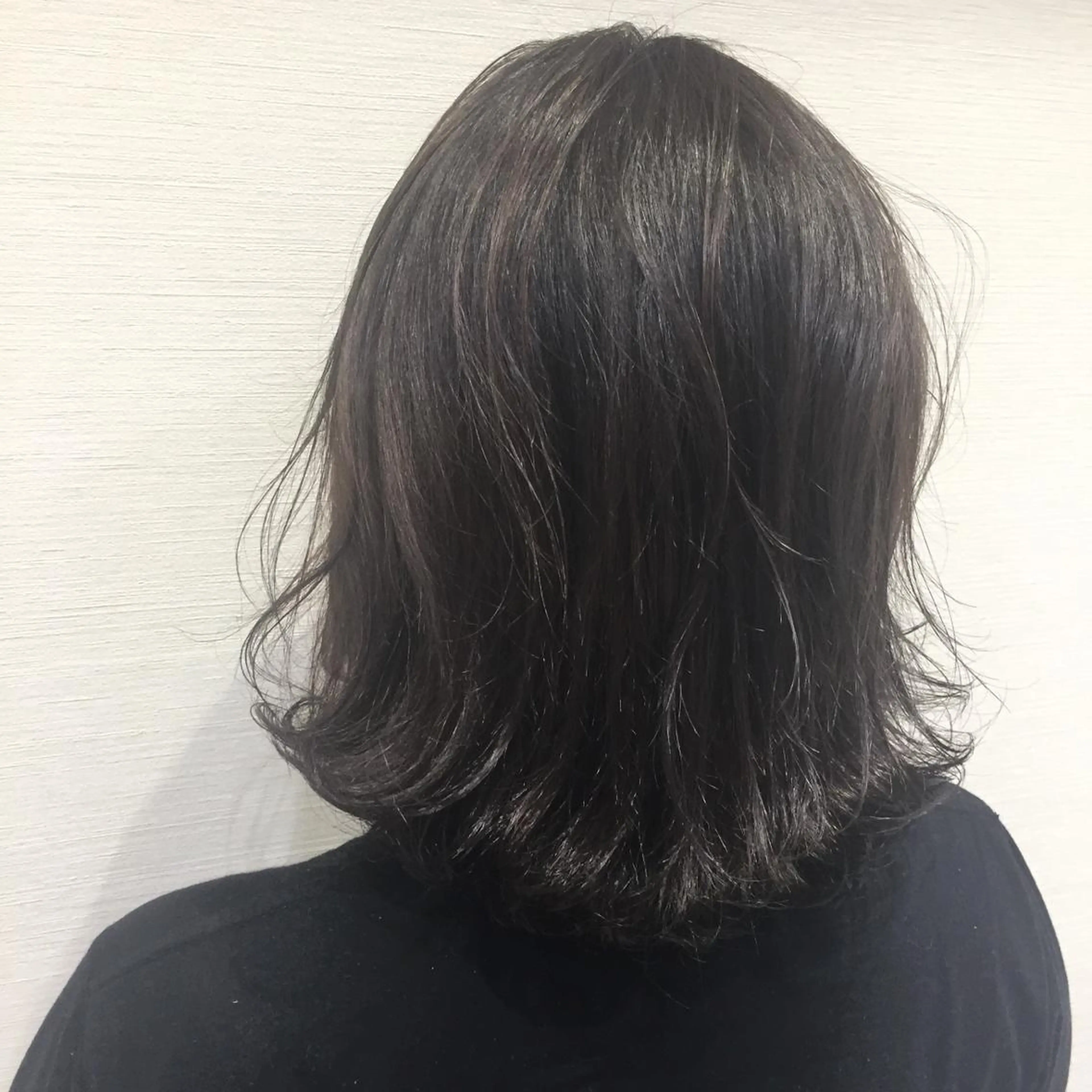 ショート カラー ヘアアレンジ ハイライトカラー ハイライト かきあげバング 赤阪 優奈のヘアスタイル