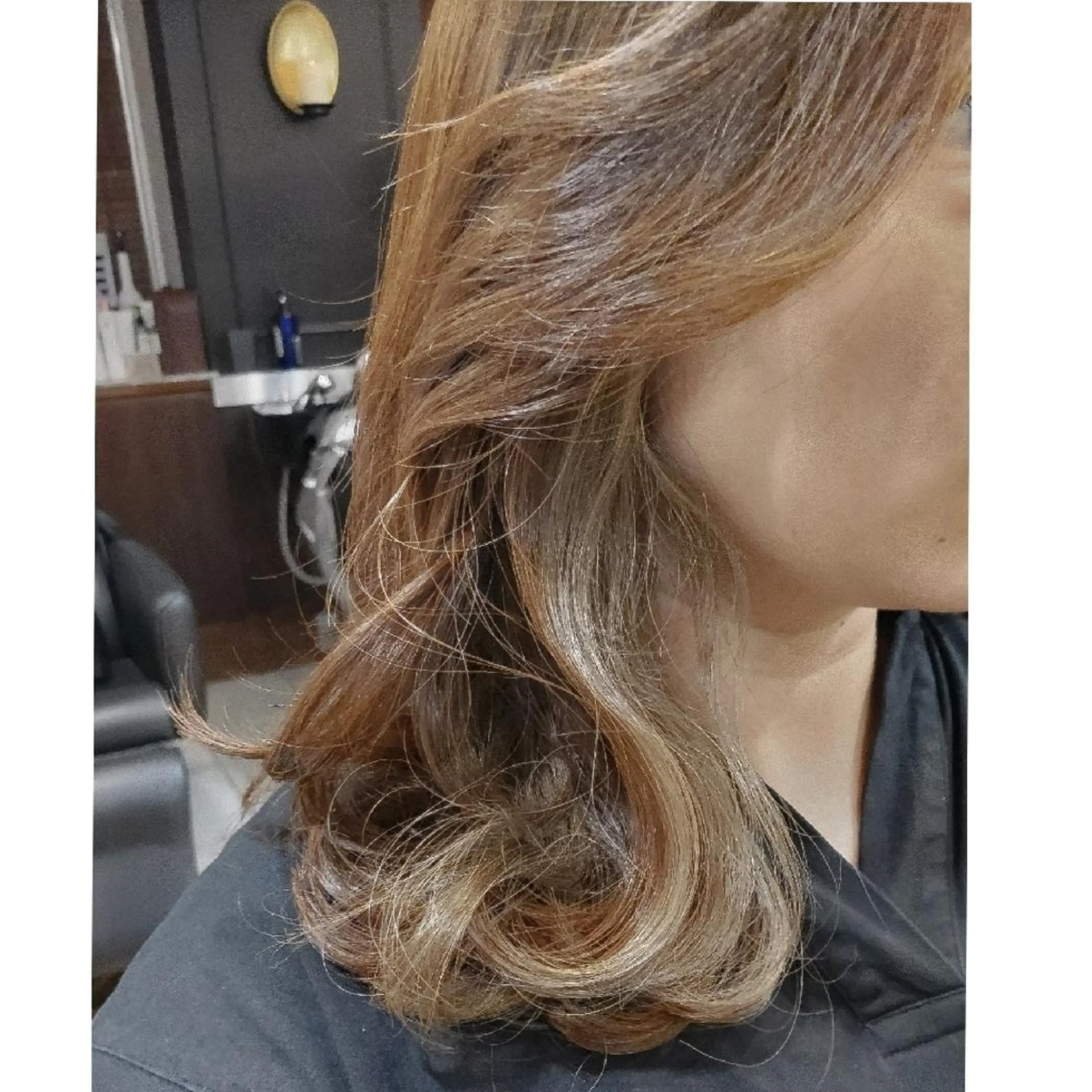 ミディアム カラー イヤリングカラー ハイライトカラー ハイライト ✂デザインカット🐟 高評価✂戸崎俊成✂のヘアスタイル