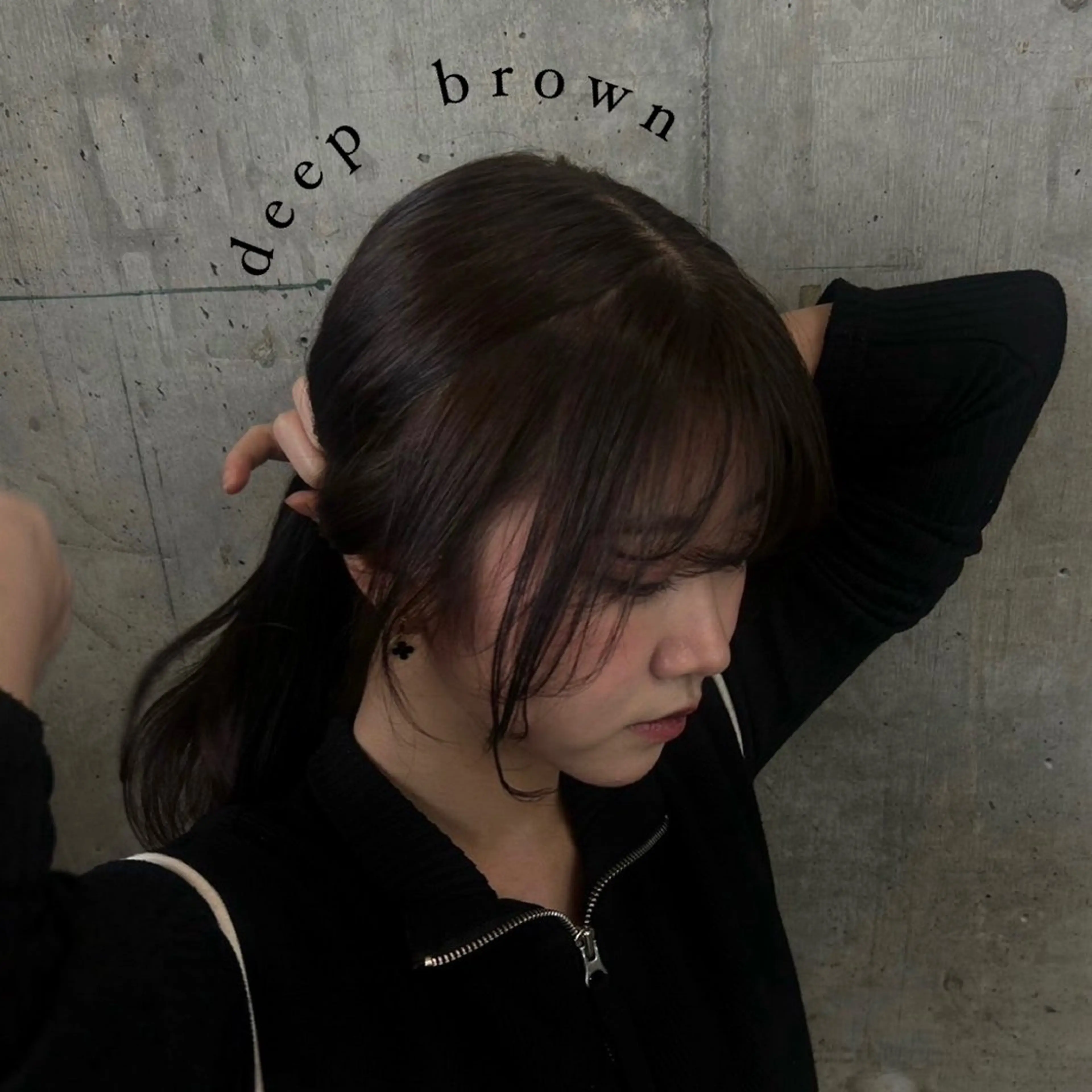 カラー アダチ ヒヨリのヘアスタイル