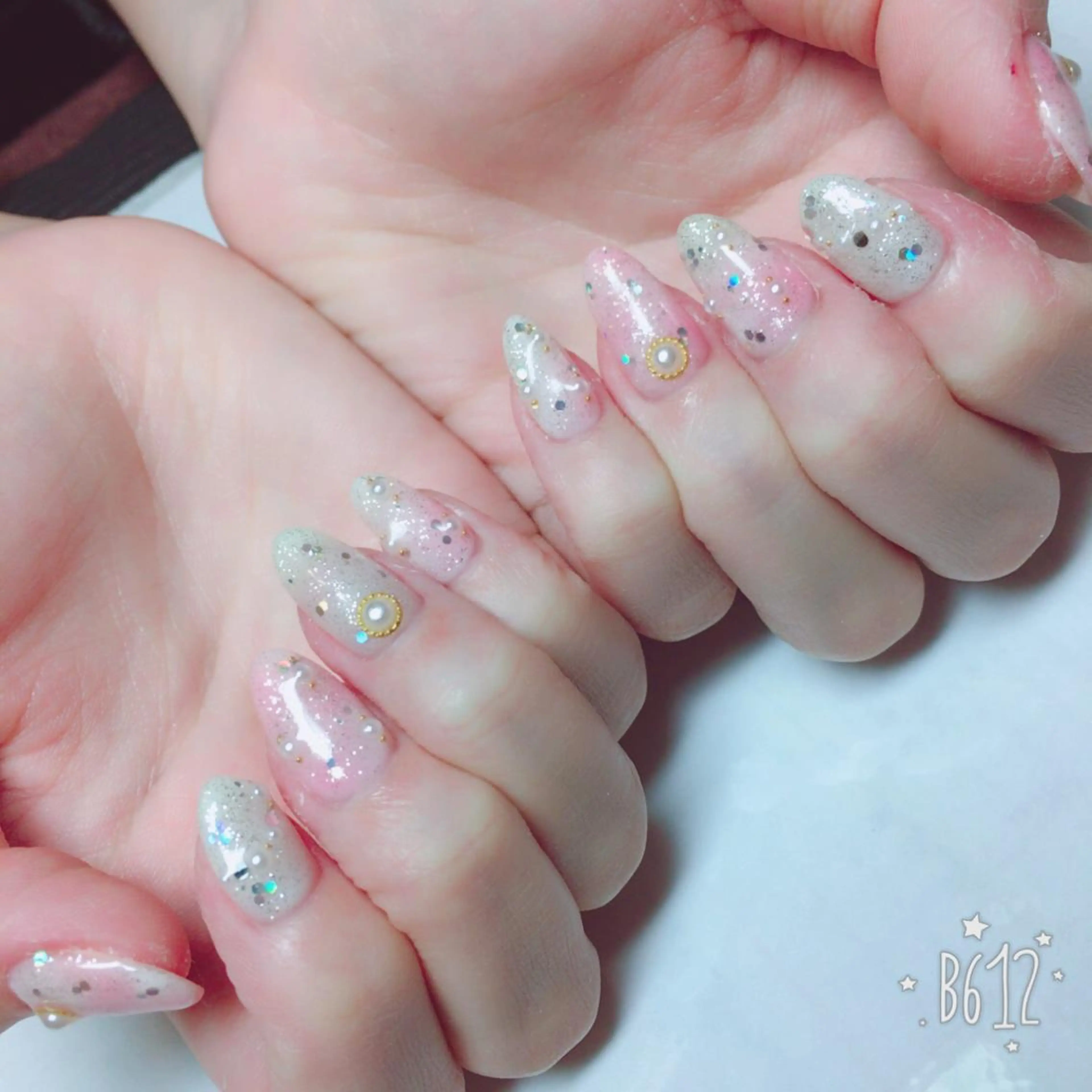 ネイル アートネイル ホログラムネイル ラメ(グリッター) ハンドネイル THECOLORS所属・近貞 莉奈のネイルデザイン