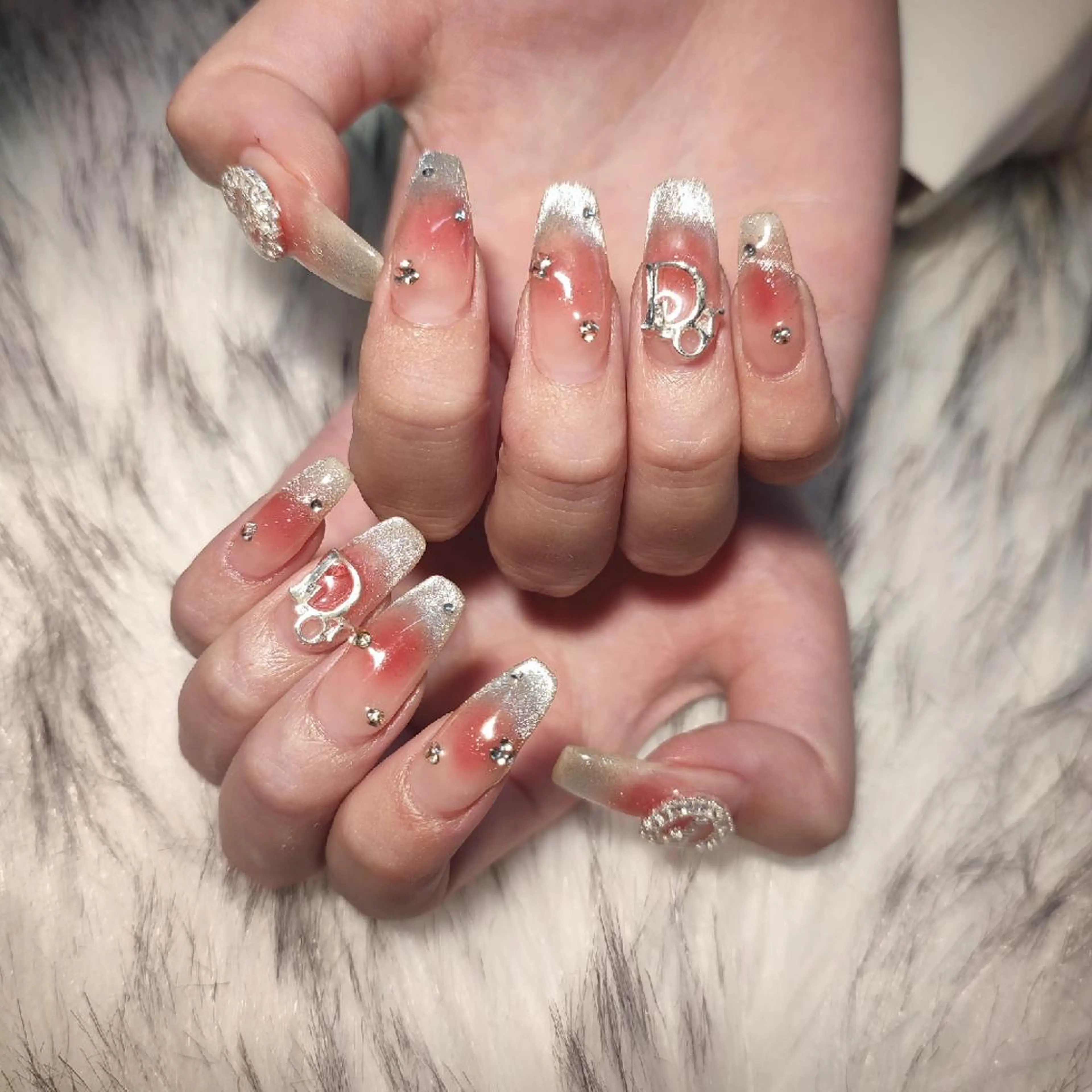 ネイル ハンドネイル RUNWAY 　　の眉毛・アイブロウイメージ