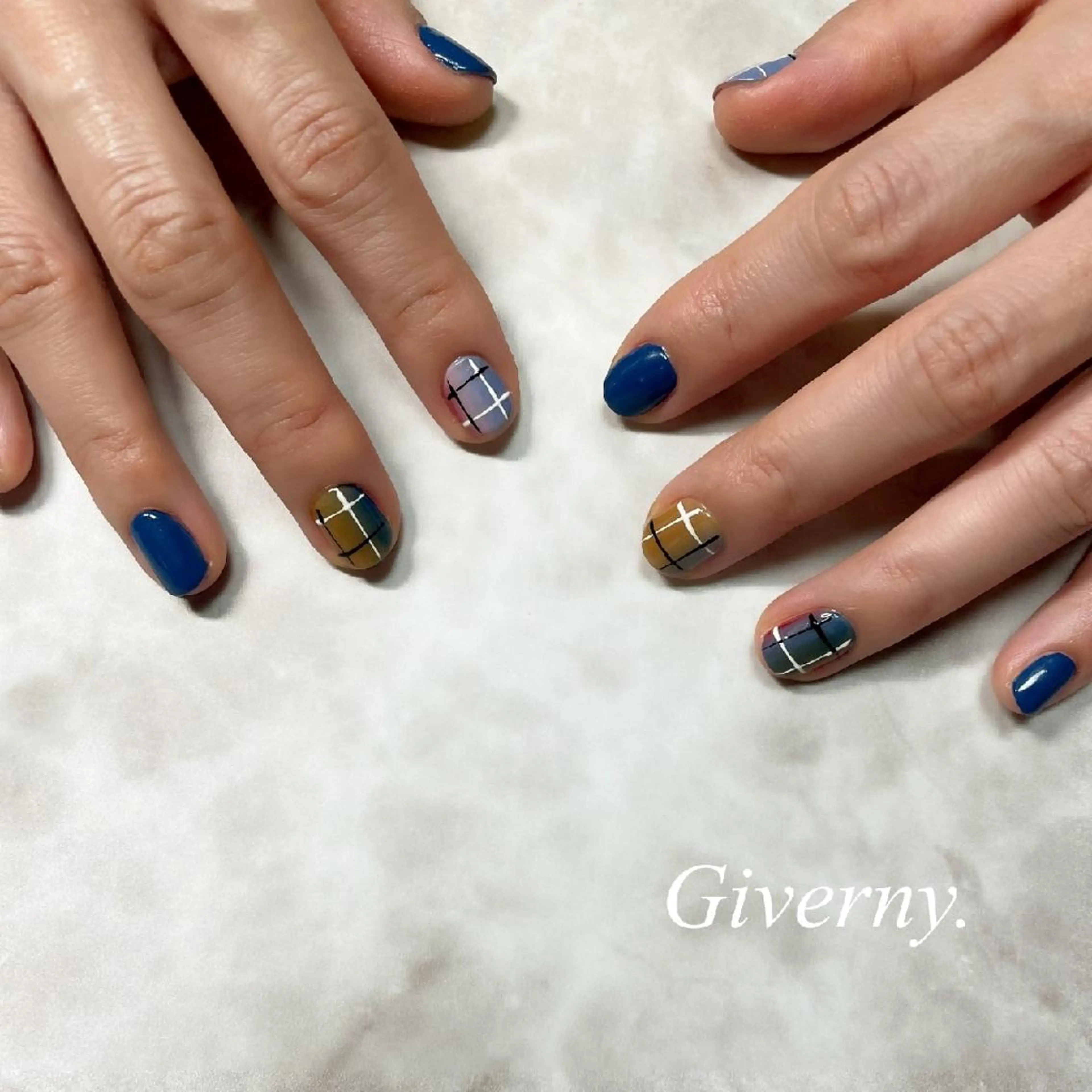 ネイル グラデーション ニュアンスネイル ワンカラーネイル ハンドネイル Giverny .のネイルデザイン