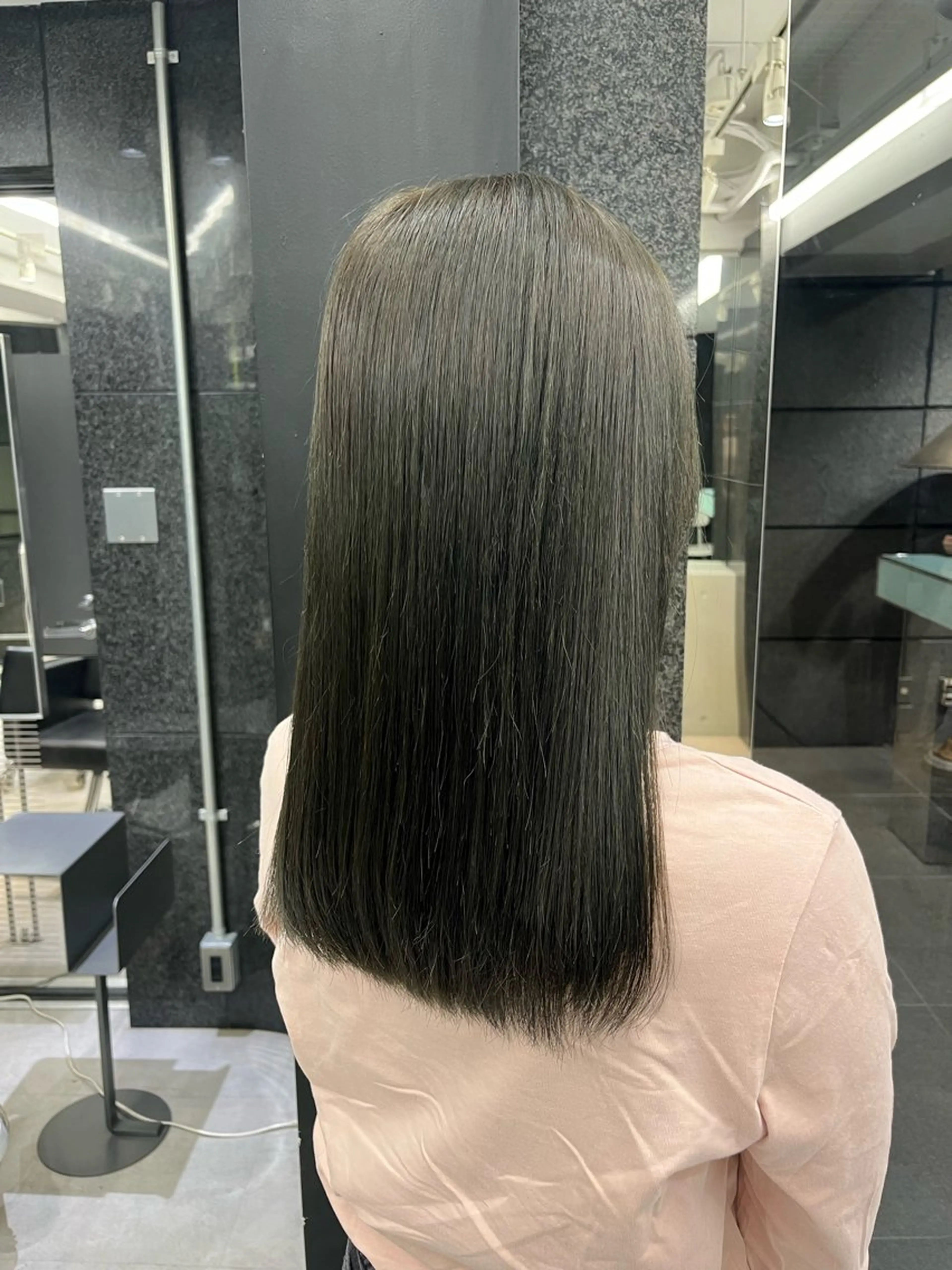 ミディアム カラー ケアカラー オリーブカラー ボブ/プツッとボブ/ 暖色カラー/モエのヘアスタイル