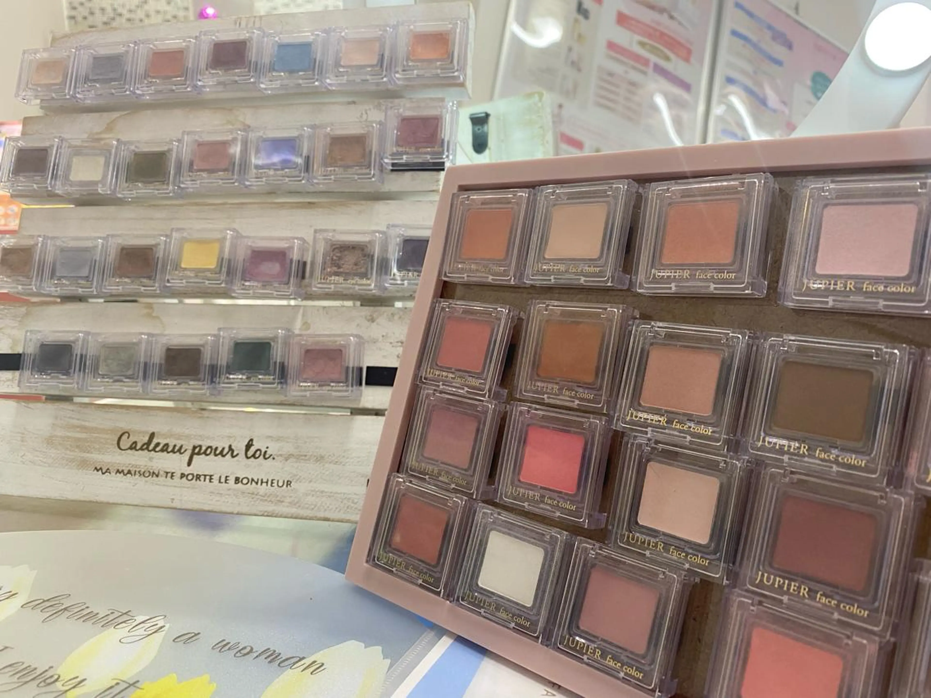 セミロング ネイル マツエク・マツパ アイブロウ 小倉 麻由のエステ・リラクイメージ