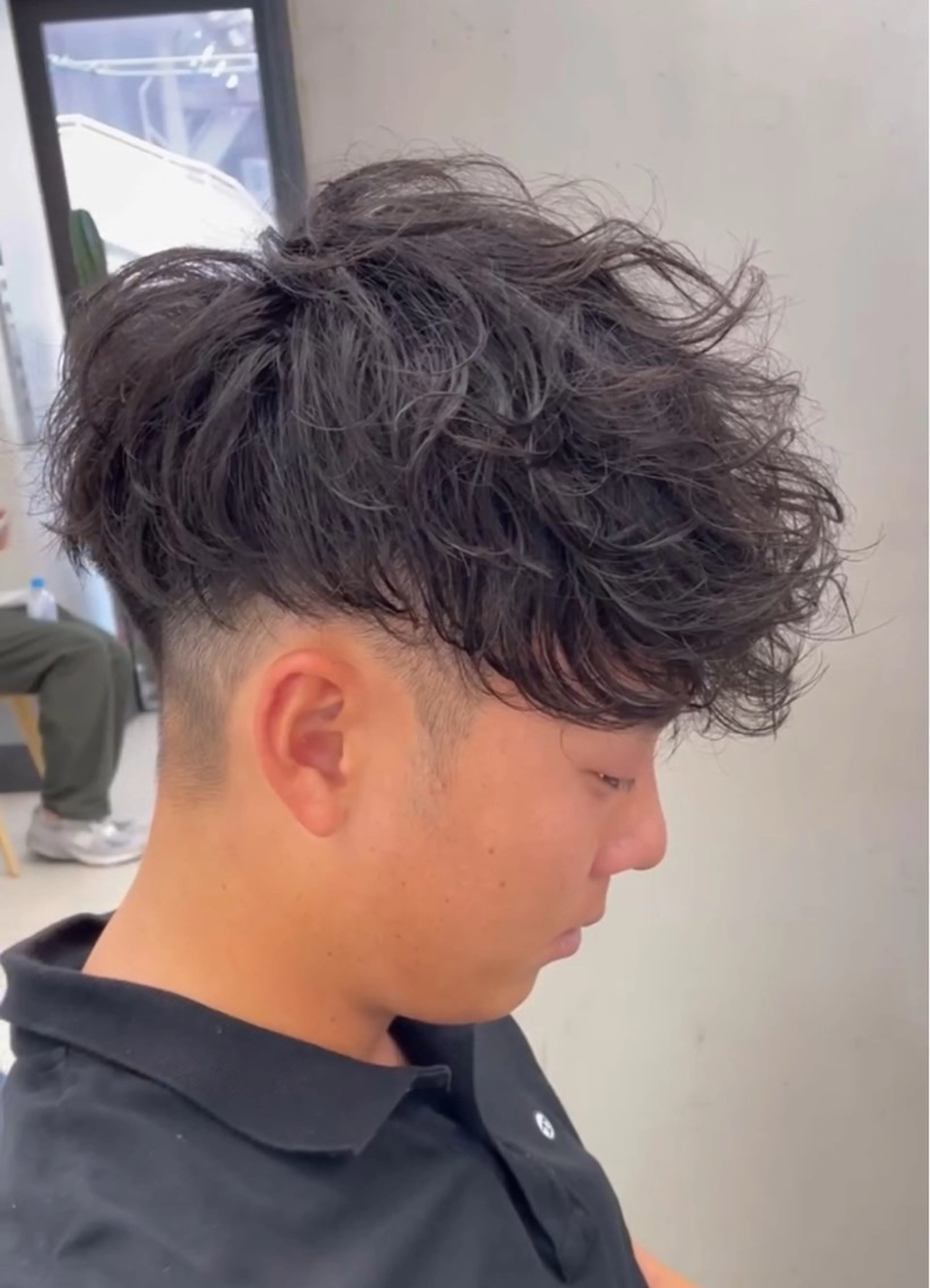 ショート カラー パーマ メンズ キッズ スペインカール 栄💗メンズパーマ｜ ハイトーン｜haruのヘアスタイル