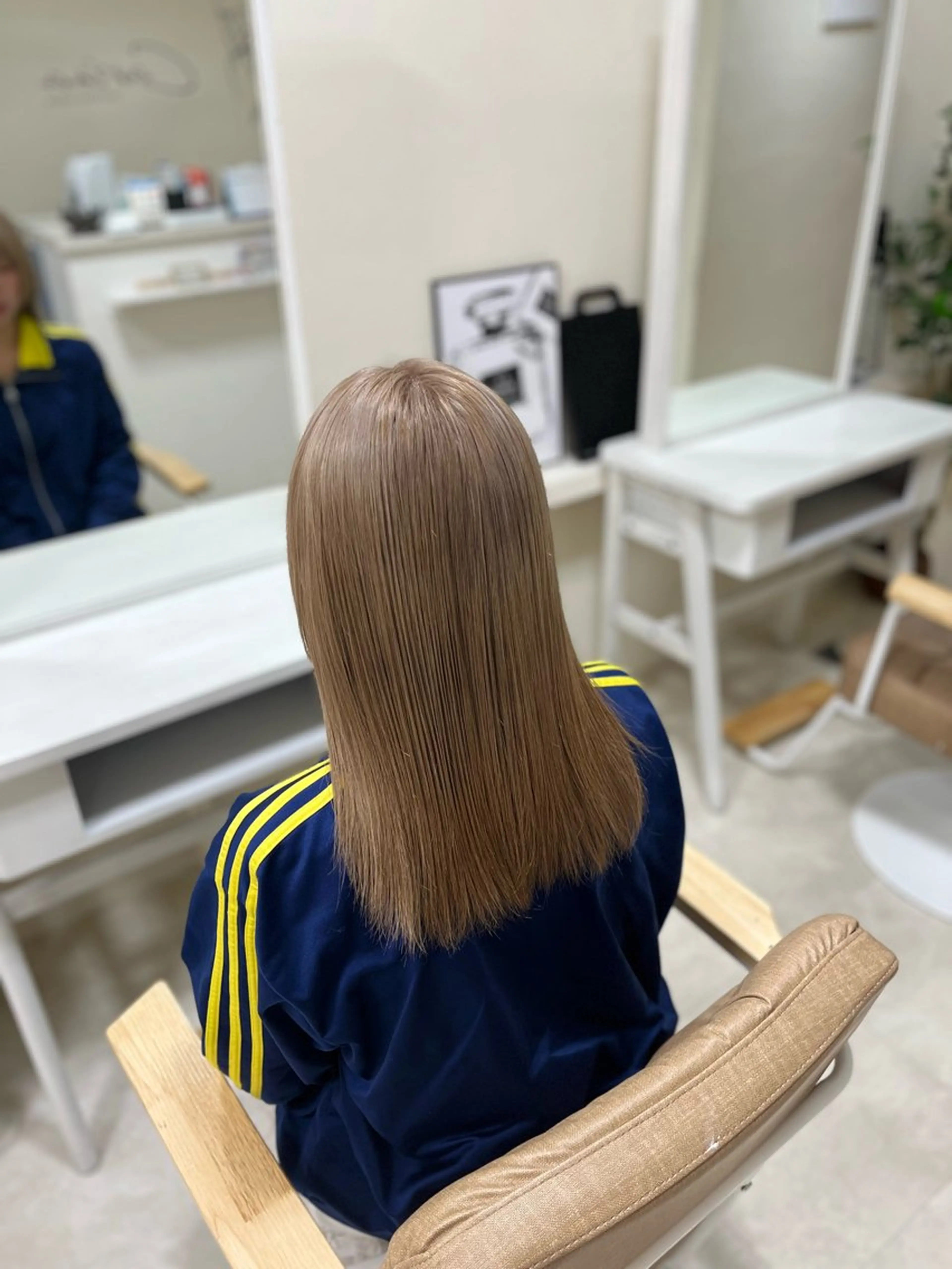 セミロング セミロングパーマ ヘアカラー 🎀carina ハイトーンカラー🎀のヘアスタイル