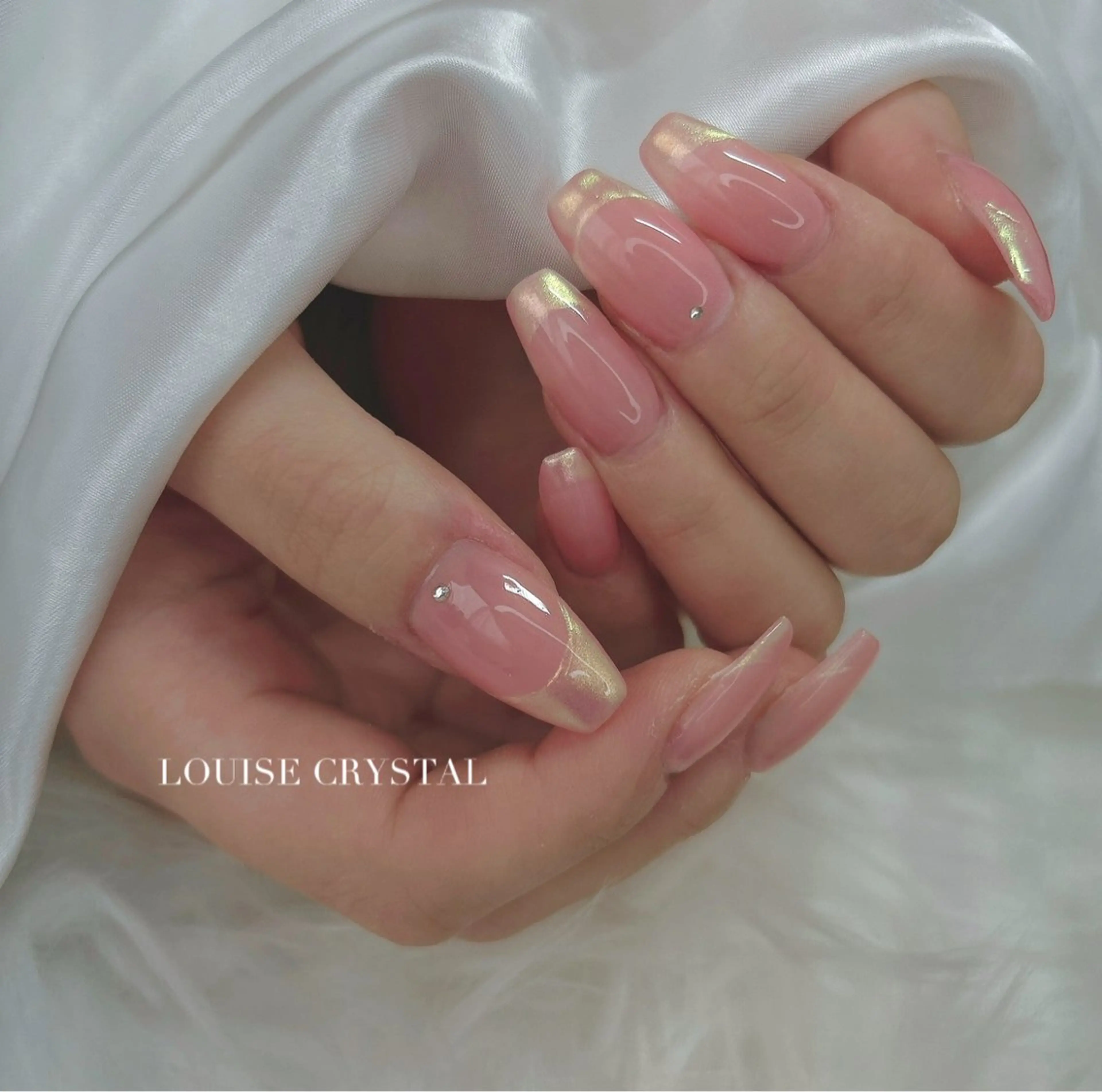ネイル ハンドネイル LOUISE CRYSTALのネイルデザイン