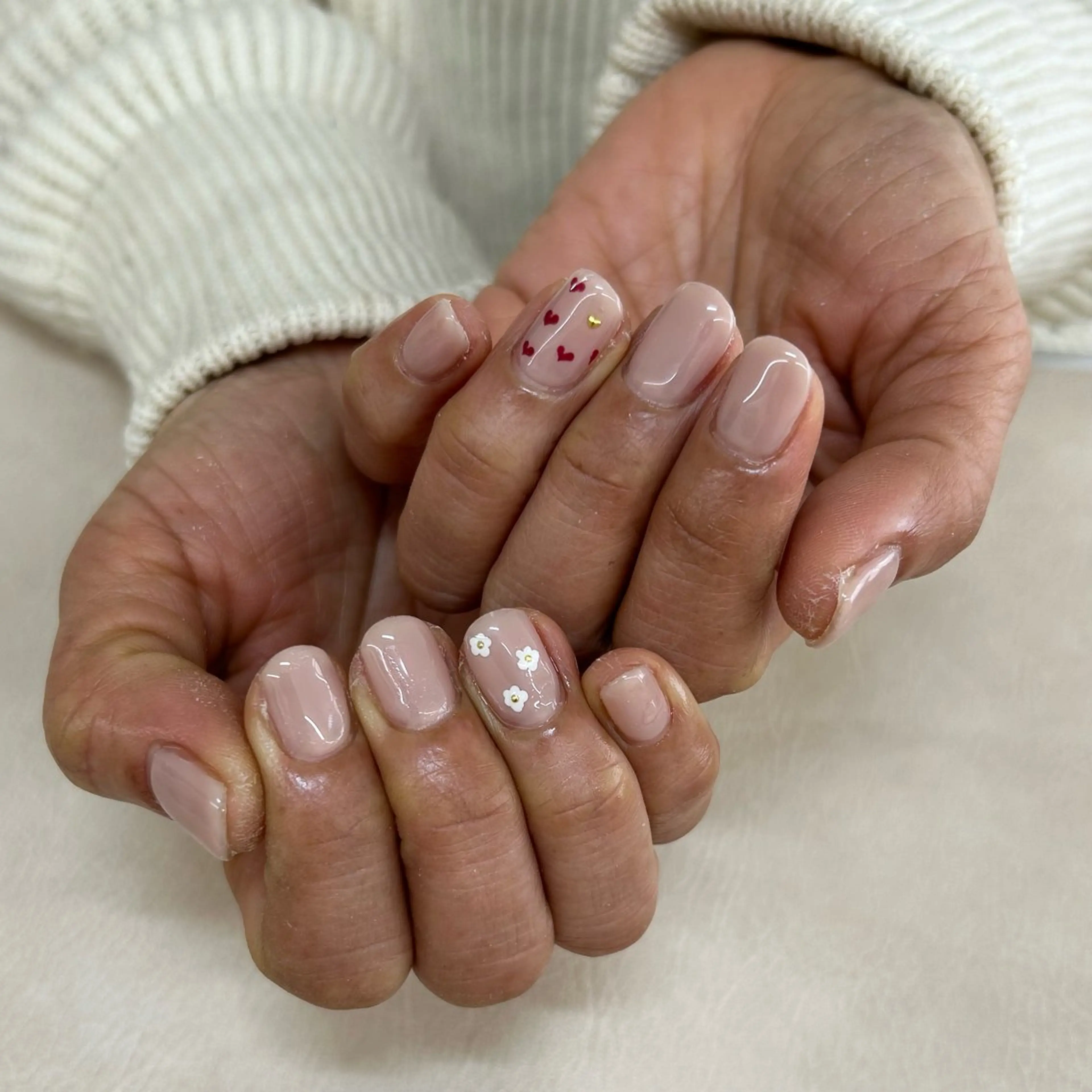 🌼ワンポイントnail🌼ワンカラー＋(左右1​〜​2本ずつアートorパーツ)【オフなし】ハンドのみ(パラジェル使用)の写真