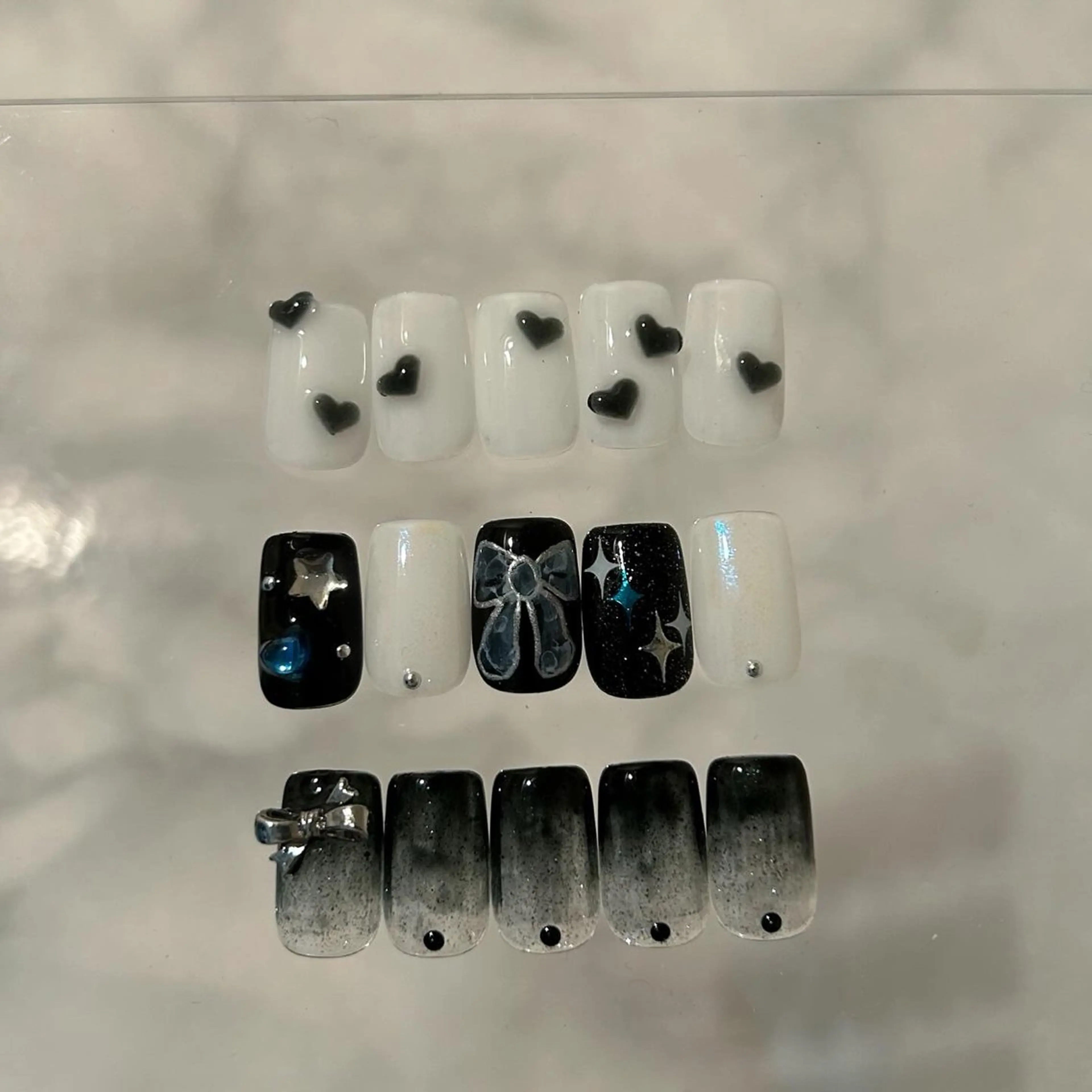 ネイル フレンチネイル ガーリー グラデーション ハート キラキラネイル ハンドネイル ハンドケア lyly.nail所属・lylynail YUUKAのネイルデザイン