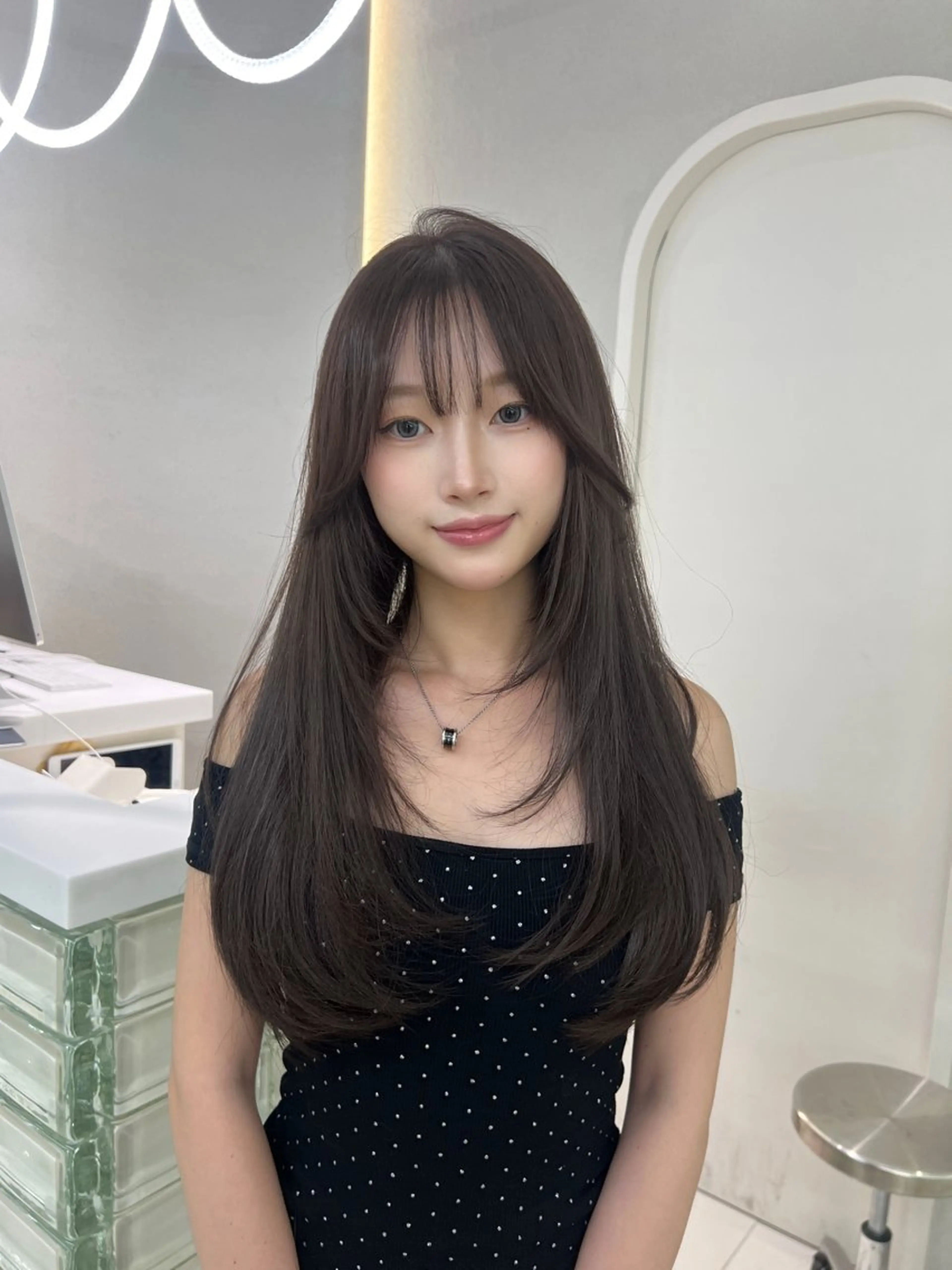 ロング カラー ケアカラー 透明感カラー グレージュ 顔周りカット レイヤーカット ヘアカラー GAGA所属・GAGA AMIKAのヘアスタイル