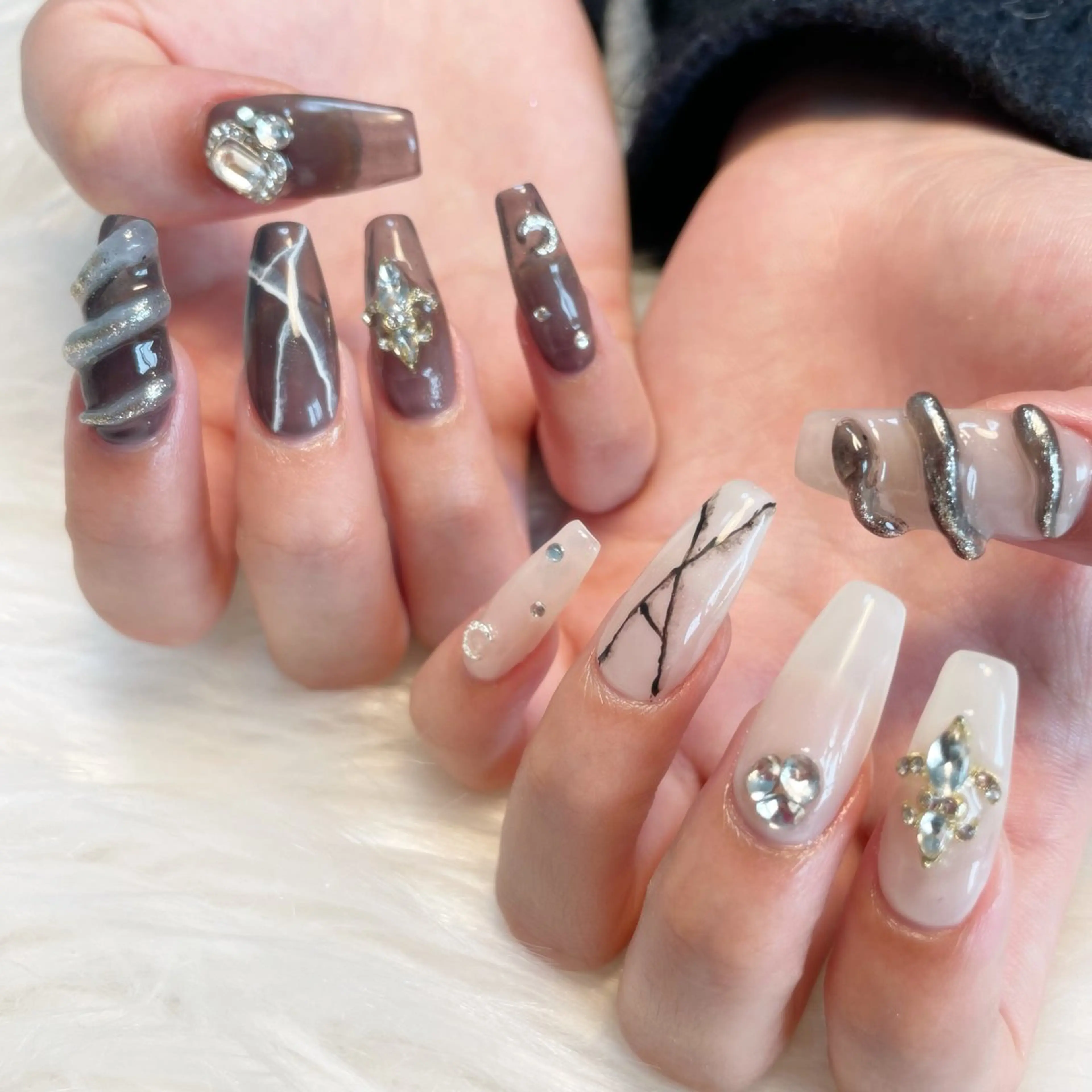 ネイル ハンドネイル ゴテゴテ💙ワンホン リオナのネイルデザイン