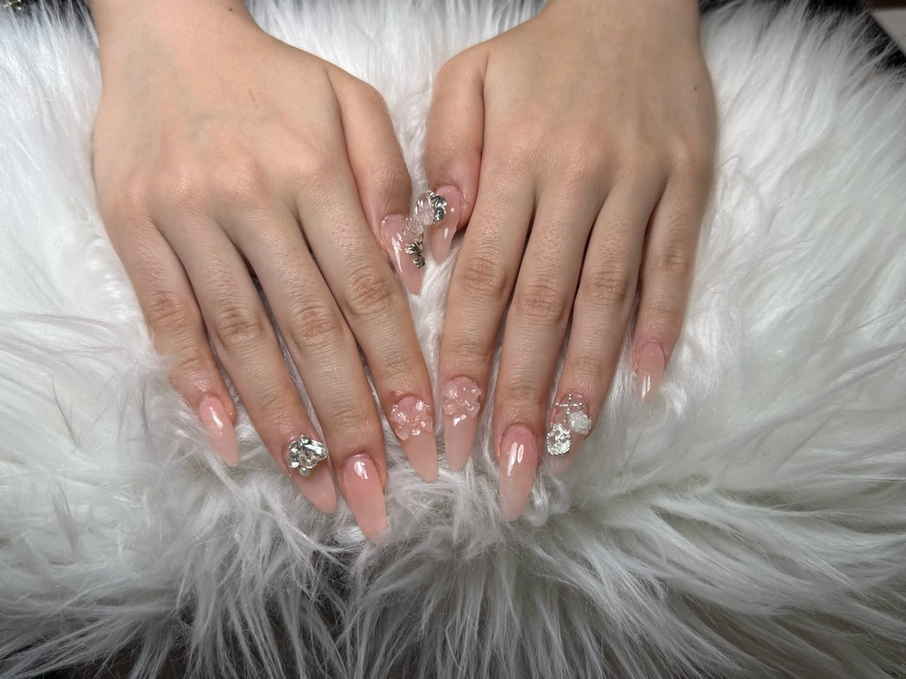 ネイル フレンチネイル ガラスフレンチ 氷ネイル・うるうるネイル 韓国ネイル シンプルネイル ハンドネイル タン ミーのネイルデザイン