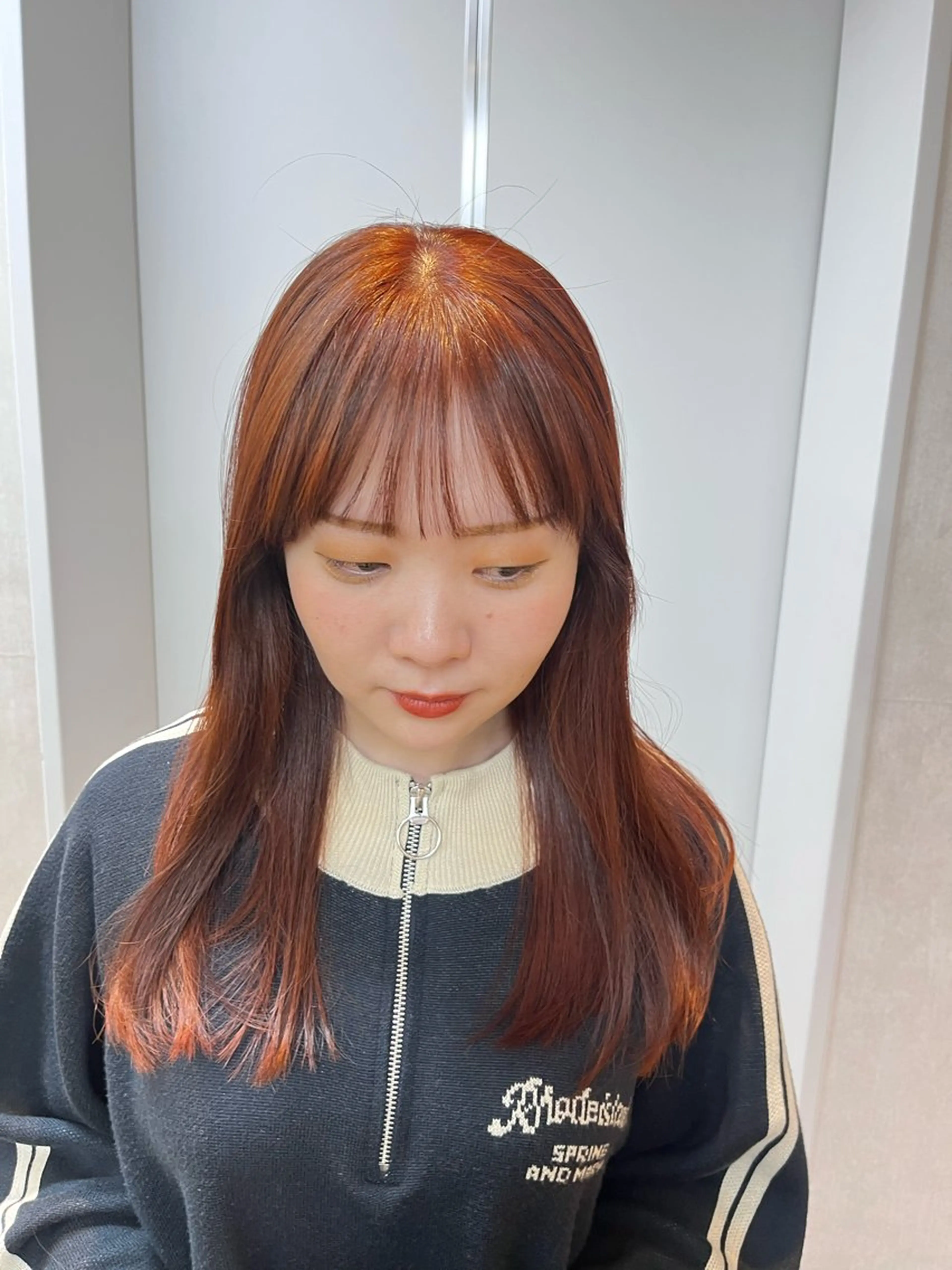 セミロング カラー 阿久津真衣 似合わせカットのヘアスタイル