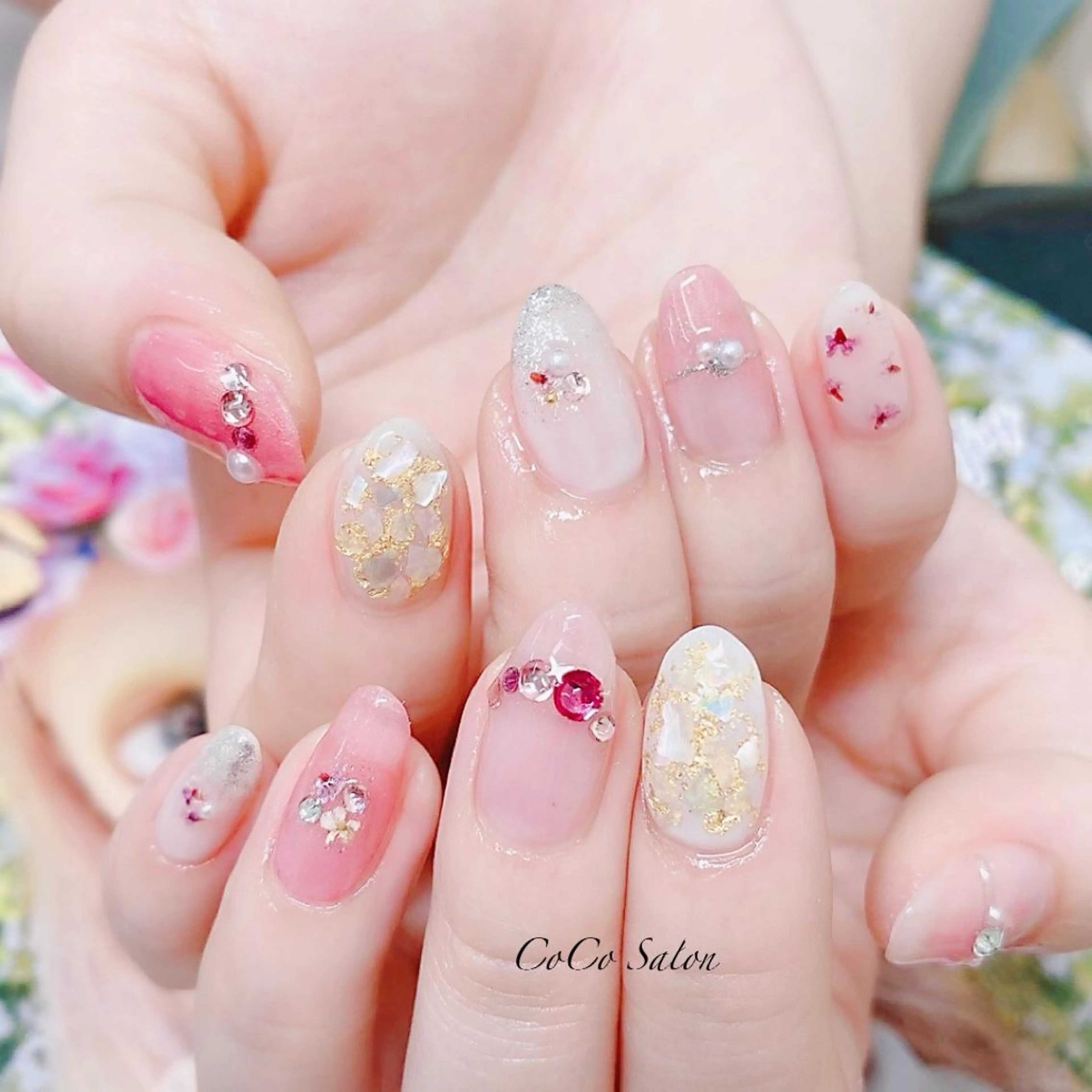 ネイル 成人式 長さ出し フラワーネイル フレンチネイル ジェルネイル ハンドネイル CoCoSalon ネイル/まつ毛予約のネイルデザイン