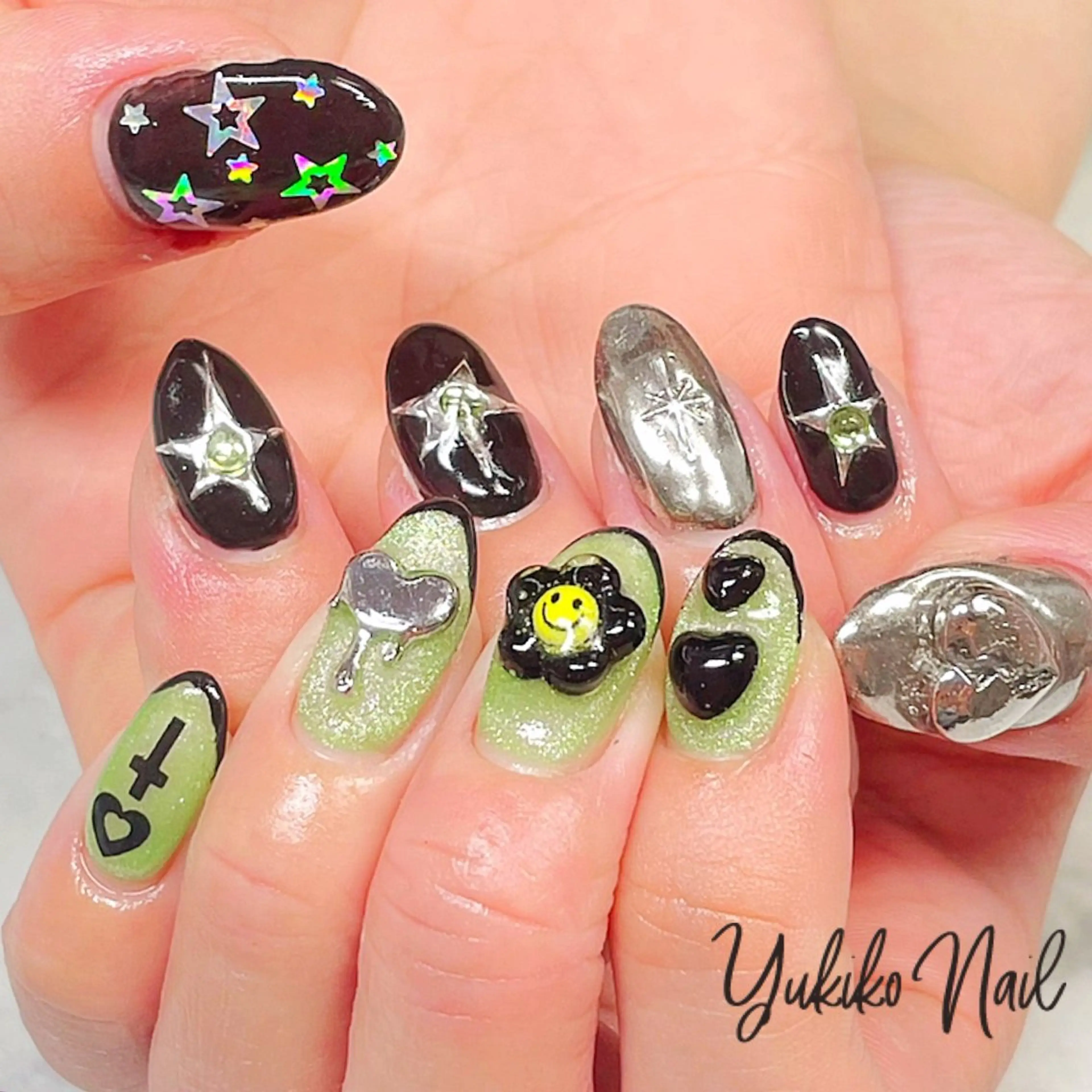 ネイル グリーン ハート マグネットネイル シルバー ハンドネイル ユキコ ネイルのネイルデザイン