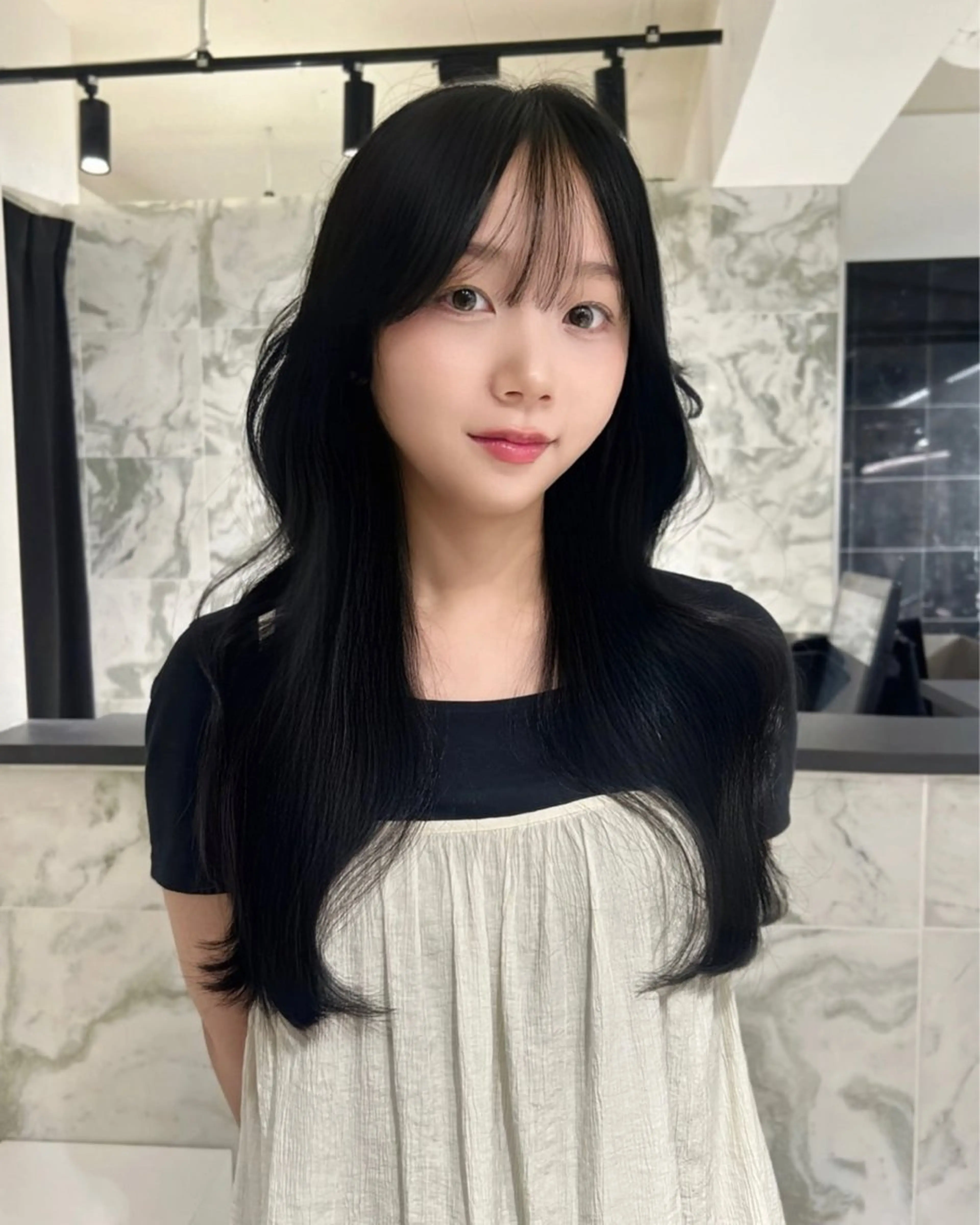 ロング くびれヘア 韓国風ヘア レイヤーカット ワンホンヘア カット ヘアカラー トリートメント LEVIJU hair所属・韓国ヘア🕊村上 ののこ🕊のヘアスタイル