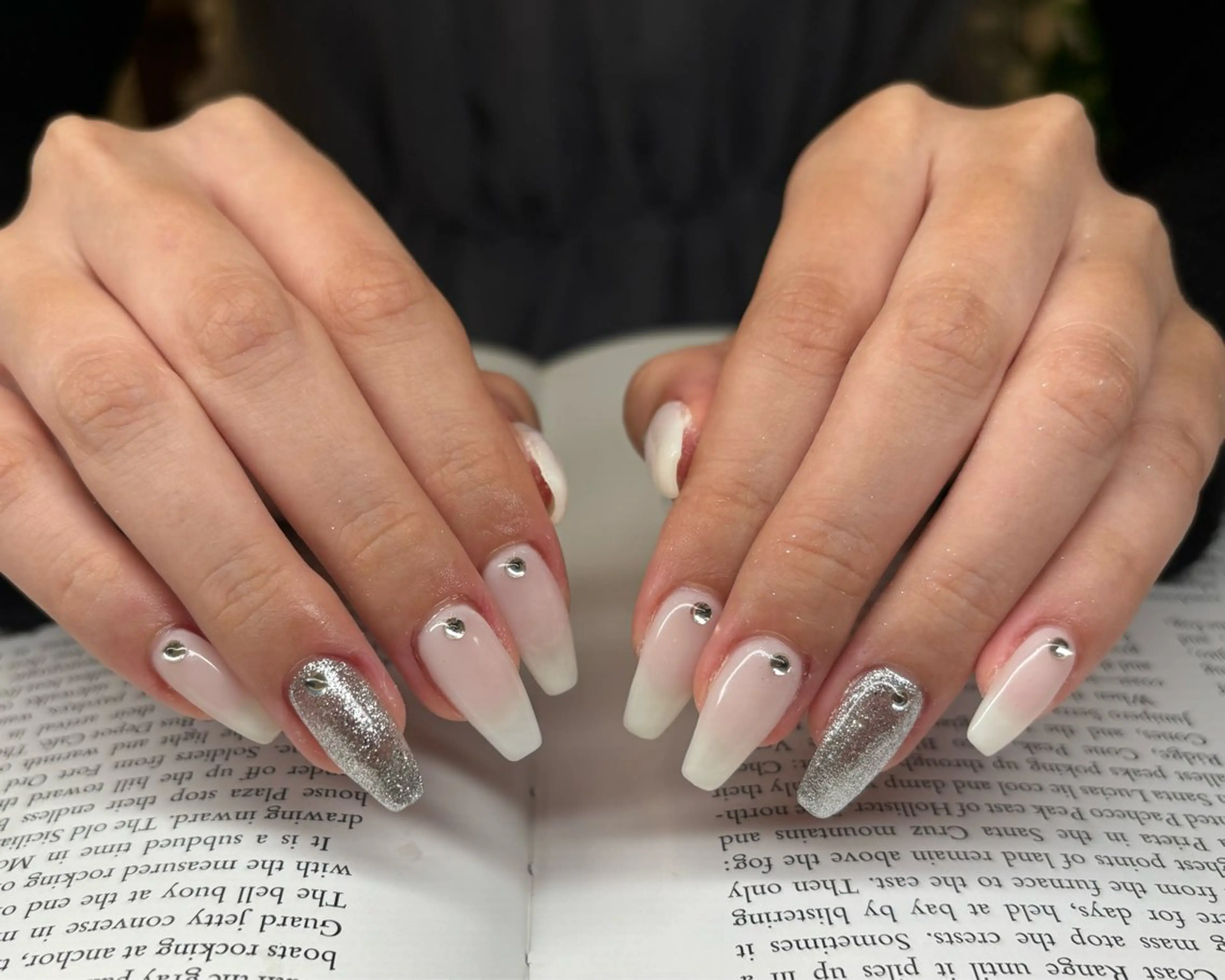 ネイル ワンカラーネイル ストーンネイル ハンドネイル era Sahoのネイルデザイン