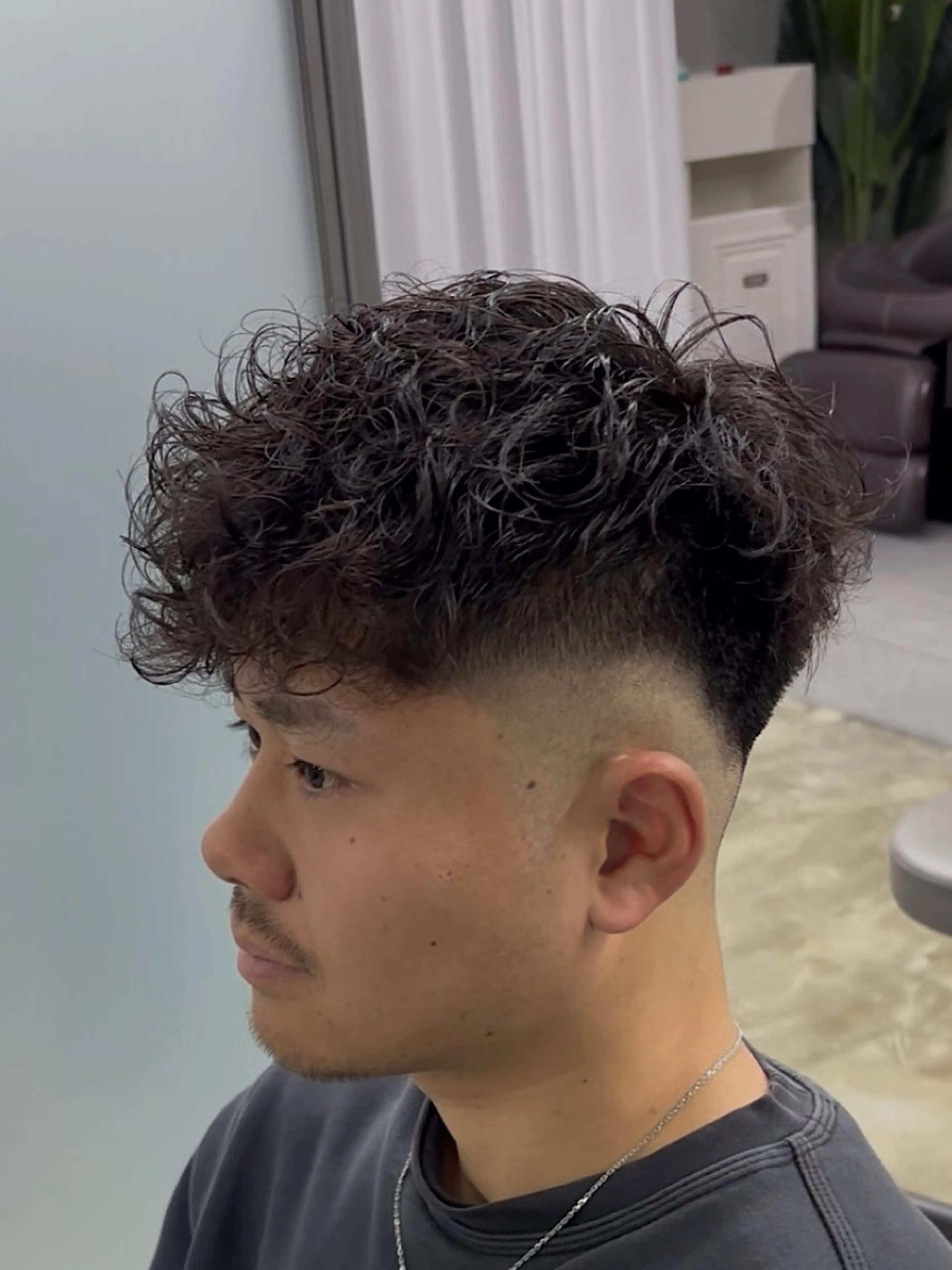 パーマ メンズ スペインカール 朋生/メンズ特化/パ ーマ/シャドウ/岡本のヘアスタイル