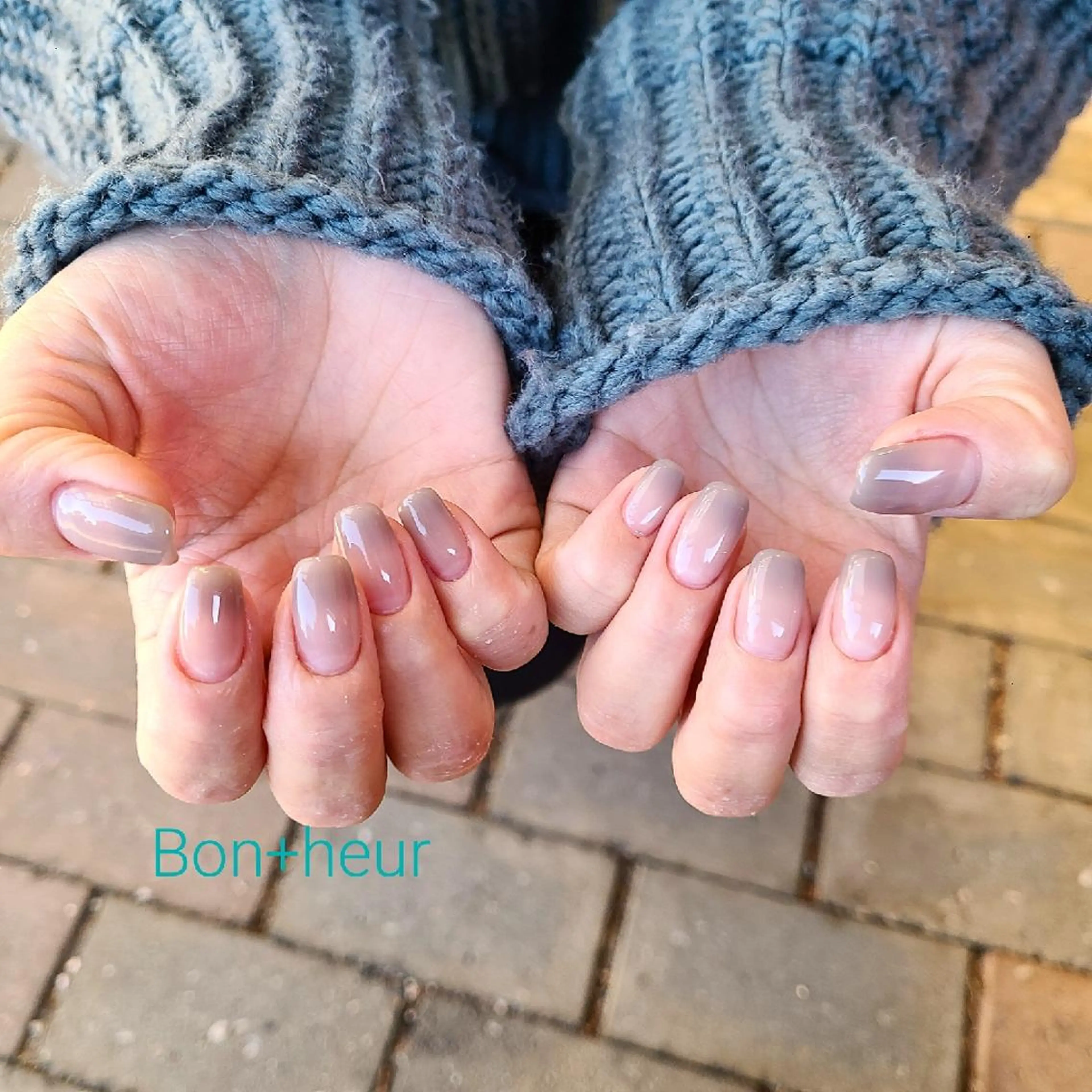 ネイル ジェルネイル グラデーション 氷ネイル・うるうるネイル ラメ(グリッター) ニュアンスネイル 宮口 紗子のネイルデザイン