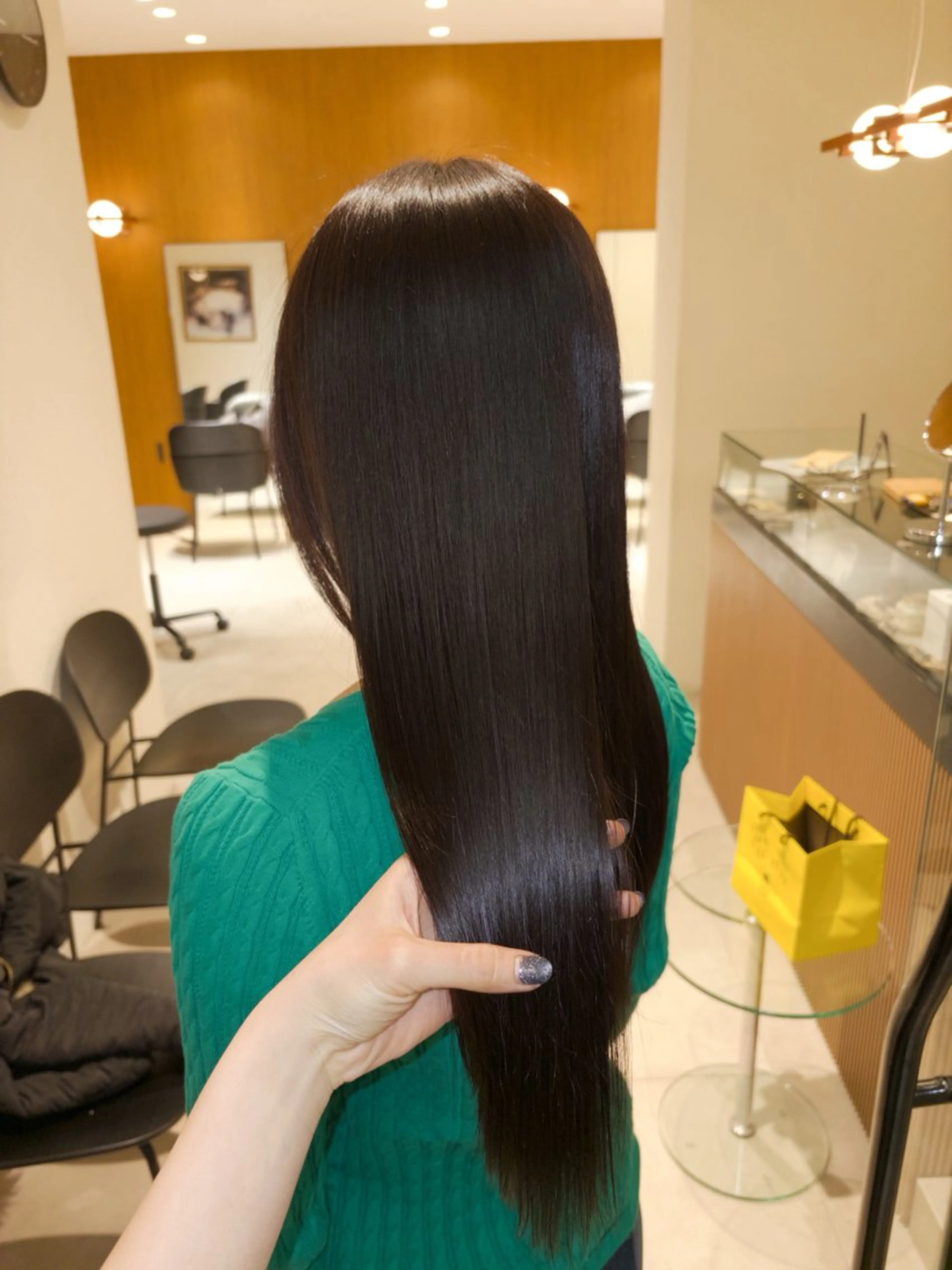 ロング カラー ブラウンカラー チョコレートブラウン ヘアカラー yiye青山店所属・yiye shioriのヘアスタイル