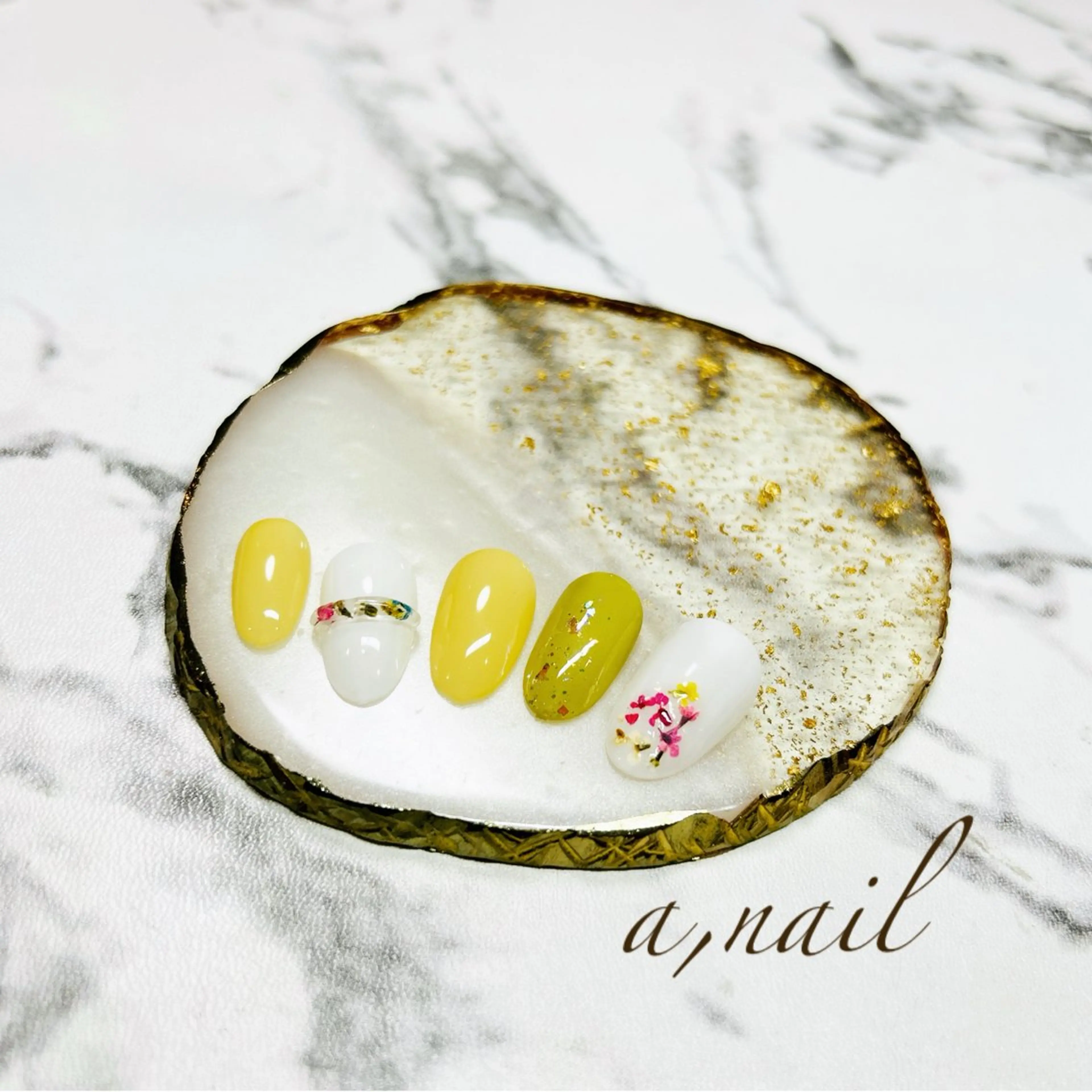 ネイル オーロラネイル フラワーネイル キラキラネイル シンプルネイル 春ネイル ハンドネイル ネイルサロン エーネイルのネイルデザイン