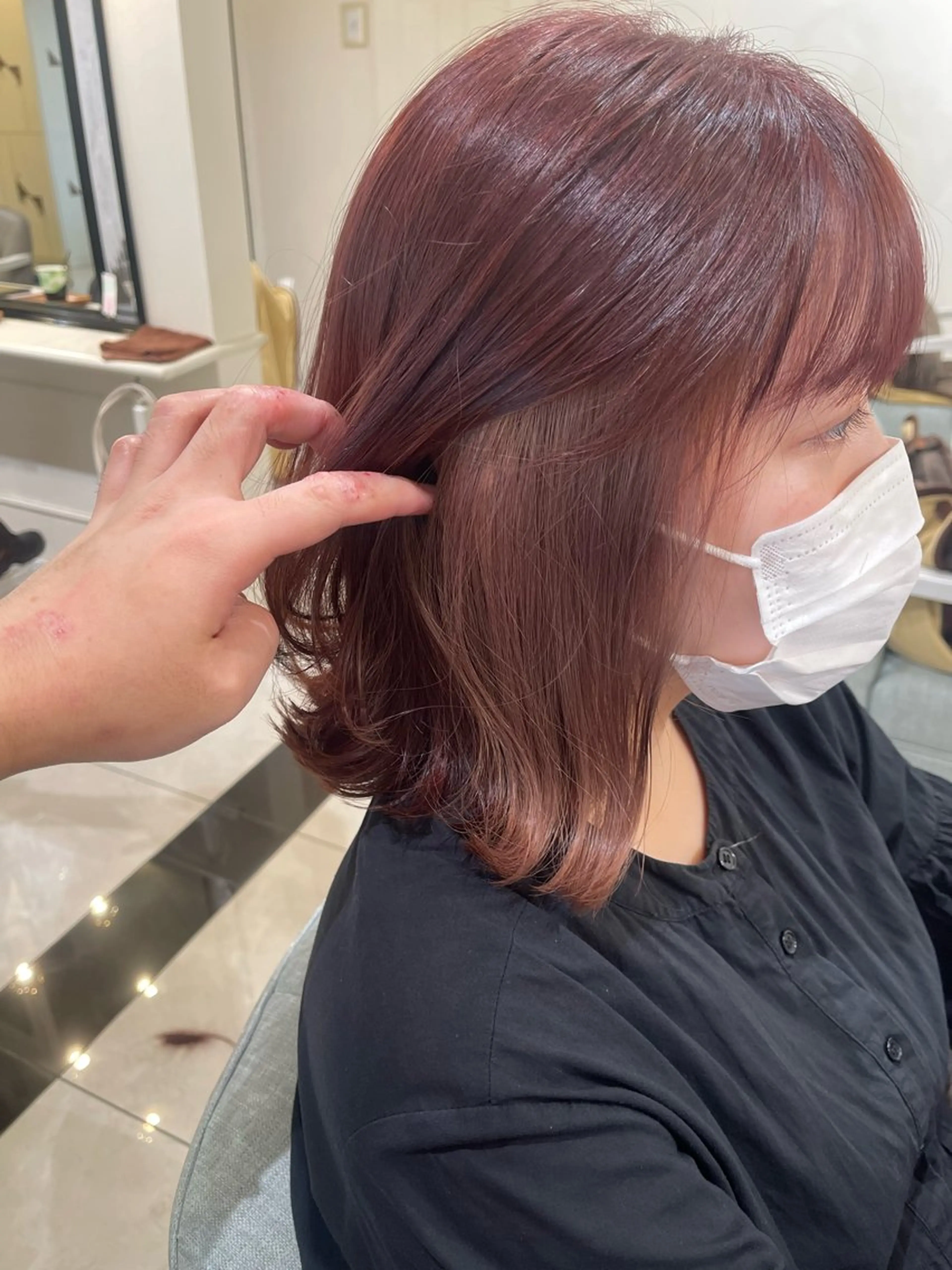 ミディアム カラー 濱田輝レイヤー 韓国風 ハイトーンのヘアスタイル